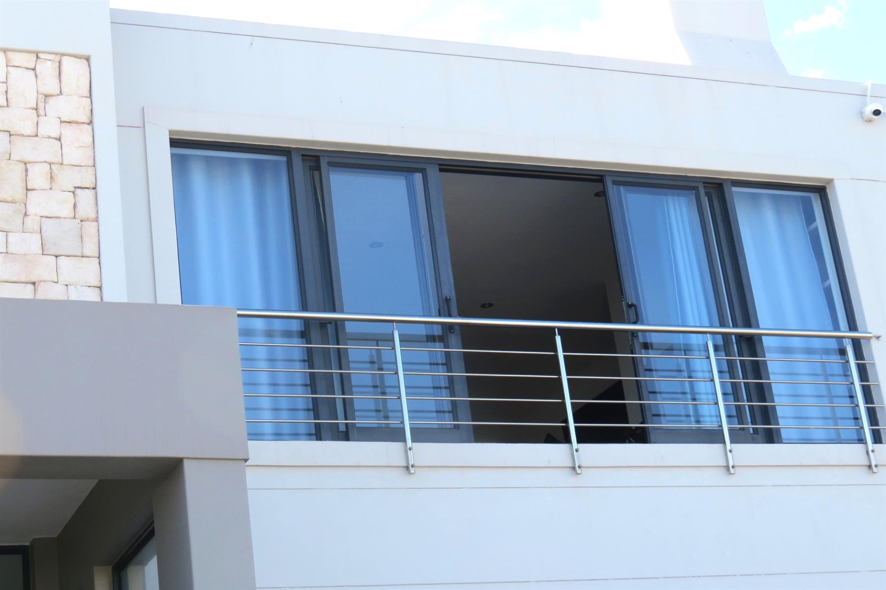 5 Bedroom house divided in 2 units :  Calypso Beach: Langebaan