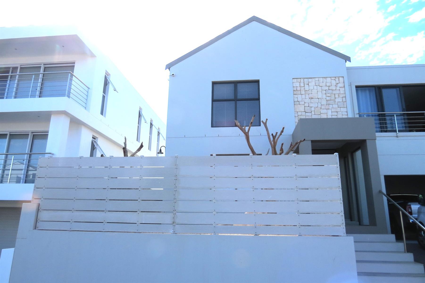 5 Bedroom house divided in 2 units :  Calypso Beach: Langebaan