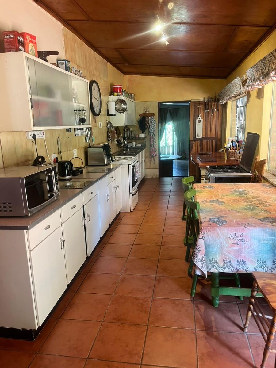 Escape the rush of city life and discover this charming smallholding in the bushveld!
