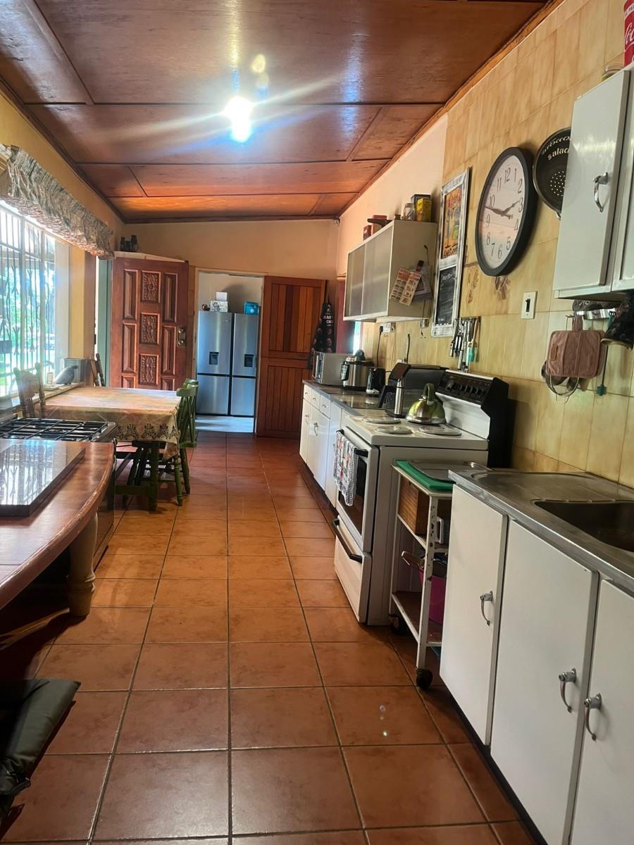 Escape the rush of city life and discover this charming smallholding in the bushveld!