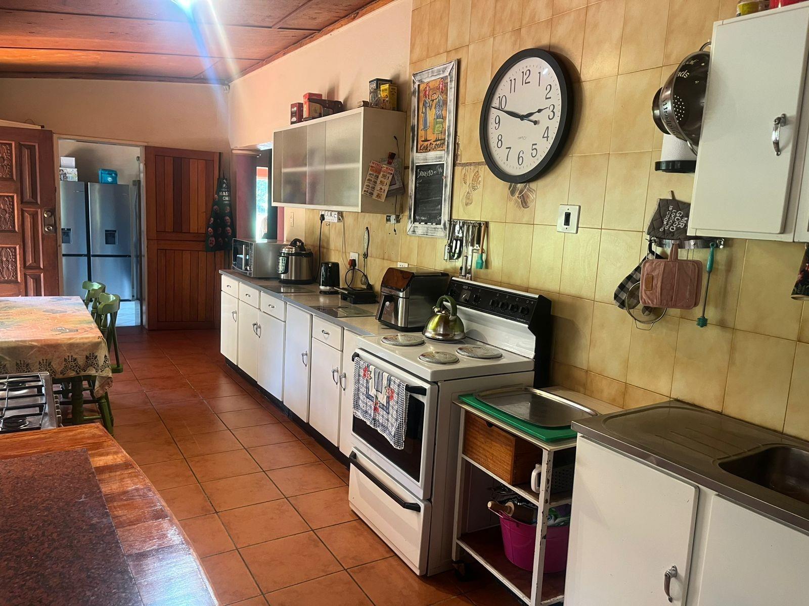 Escape the rush of city life and discover this charming smallholding in the bushveld!