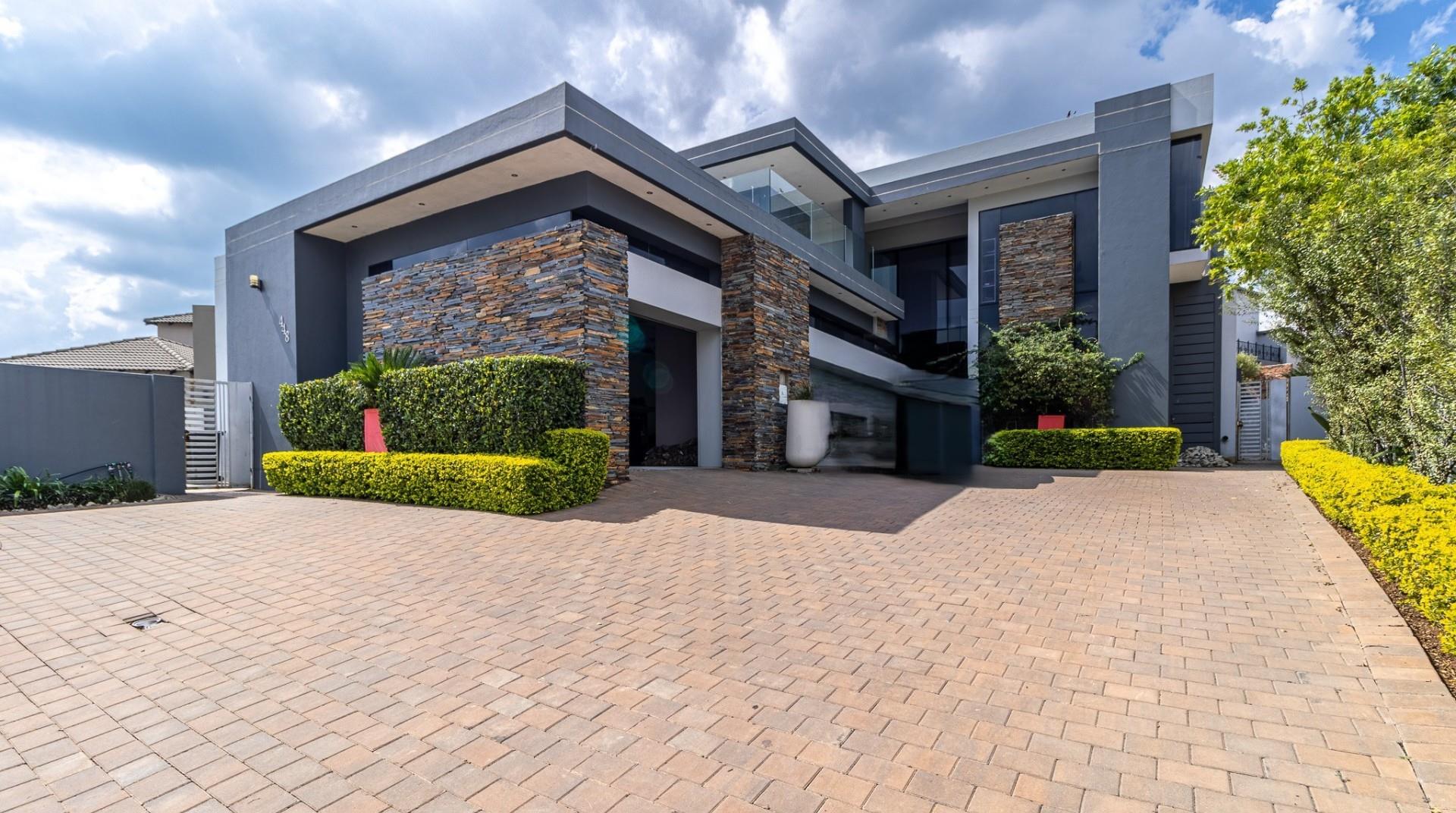 5 Bedroom Contemporary Style home in Cedar Creek