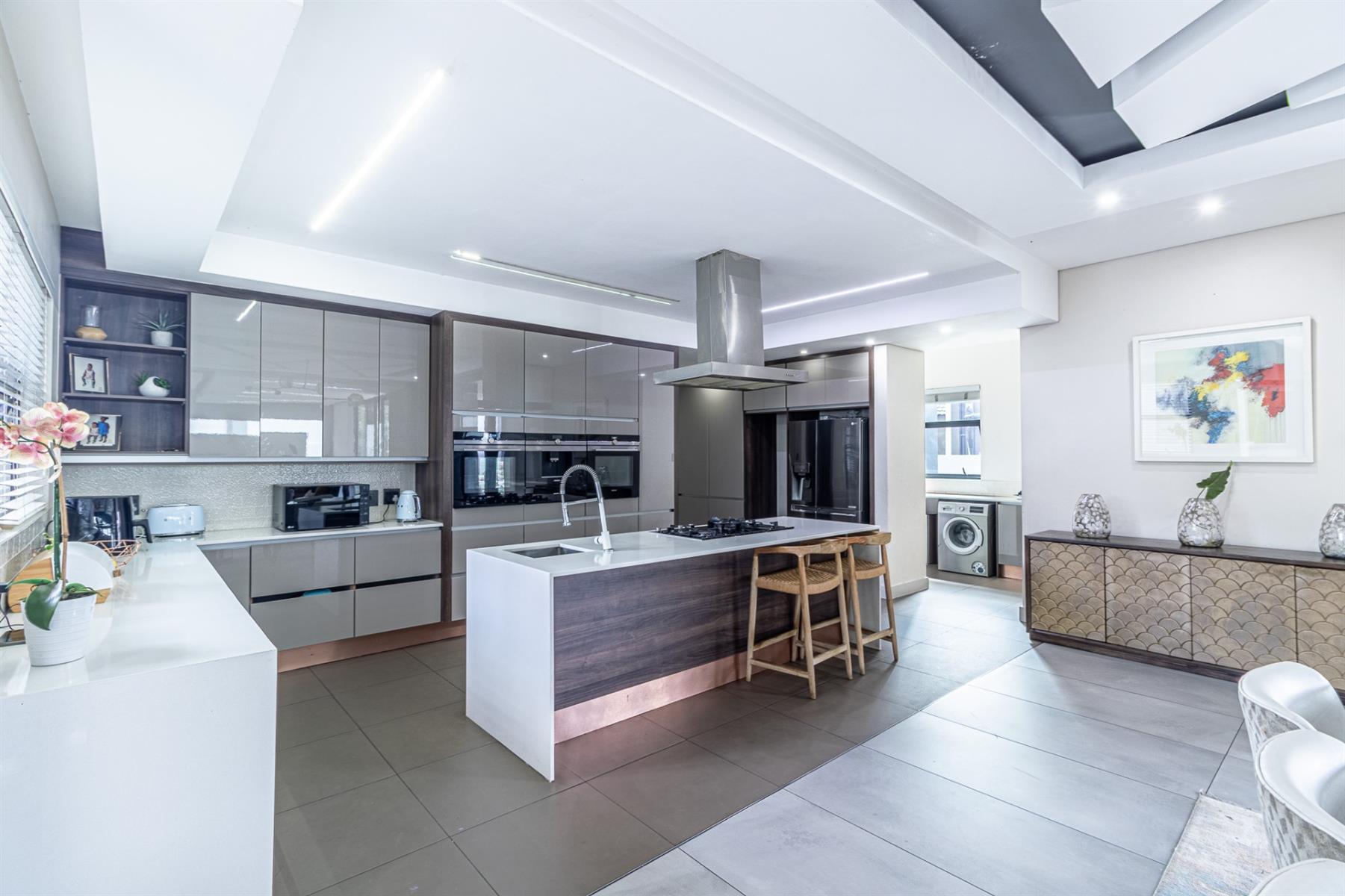 5 Bedroom Contemporary Style home in Cedar Creek