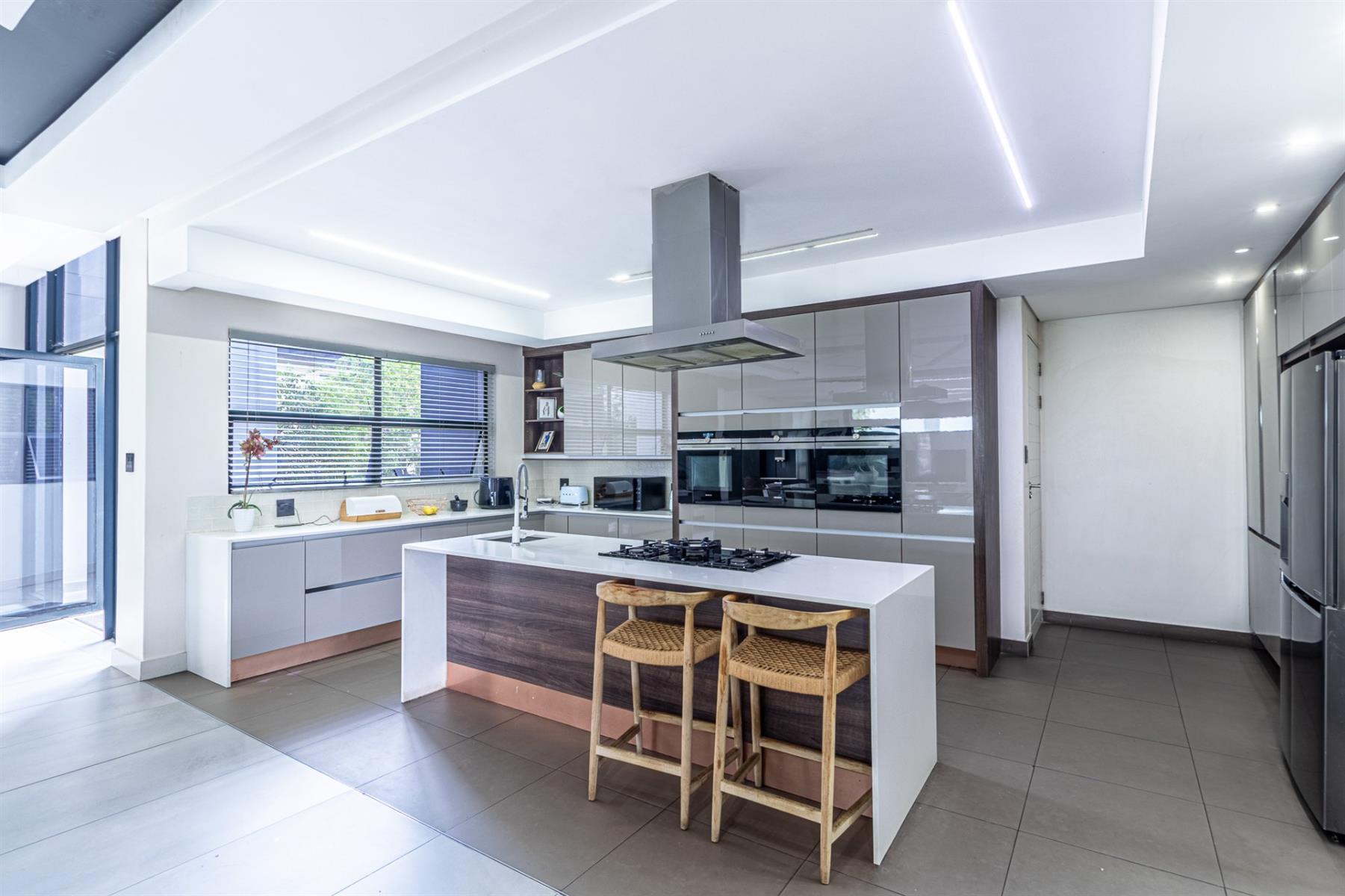 5 Bedroom Contemporary Style home in Cedar Creek