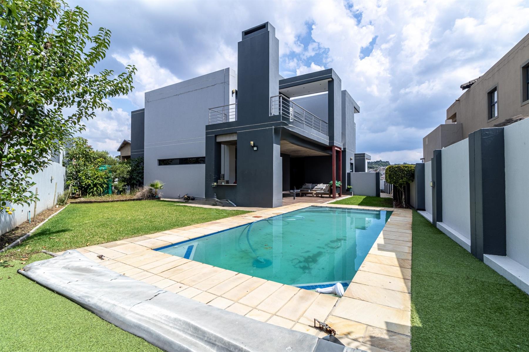 5 Bedroom Contemporary Style home in Cedar Creek