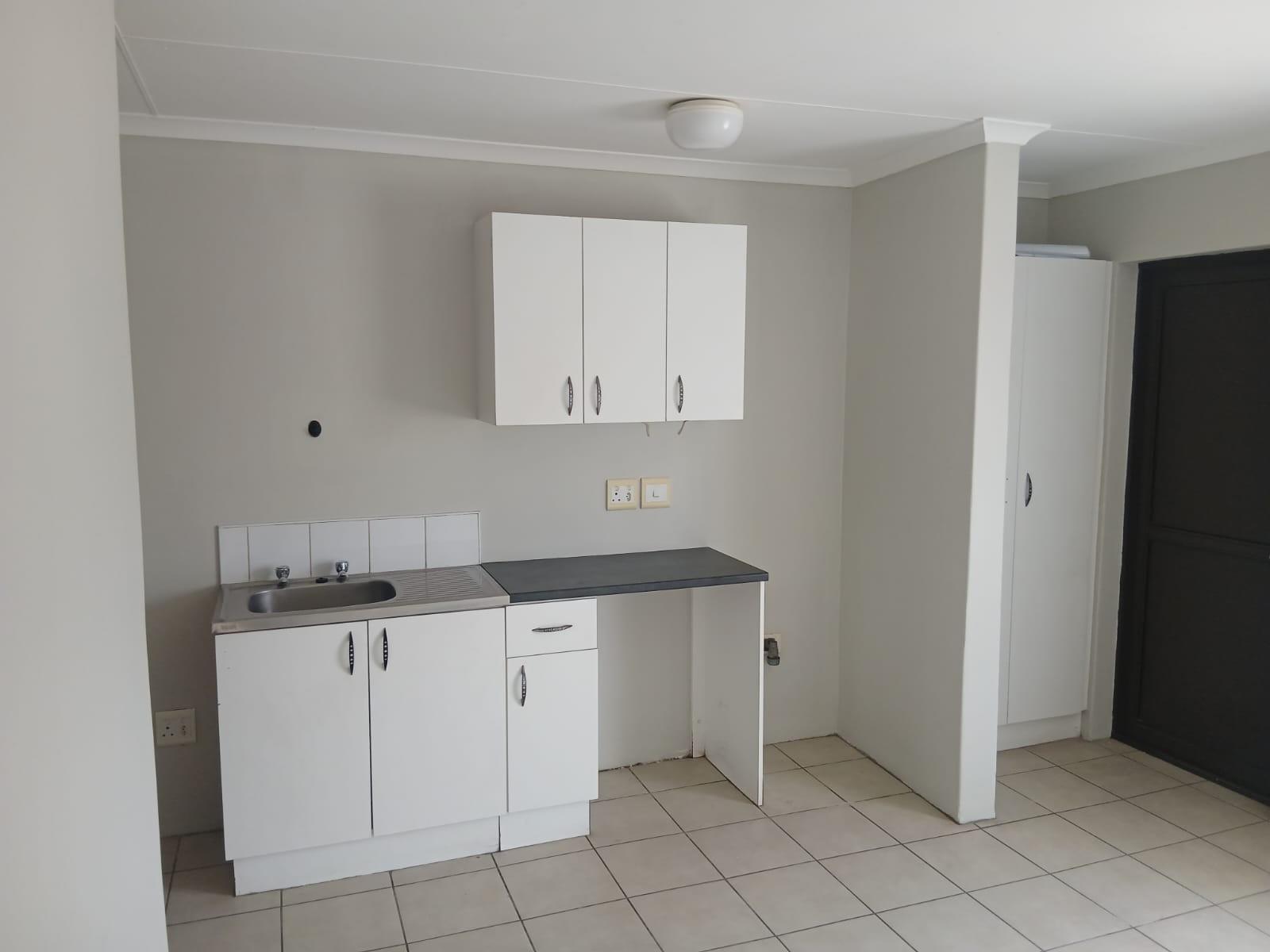 House For Sale in Port Elizabeth Central, Port Elizabeth