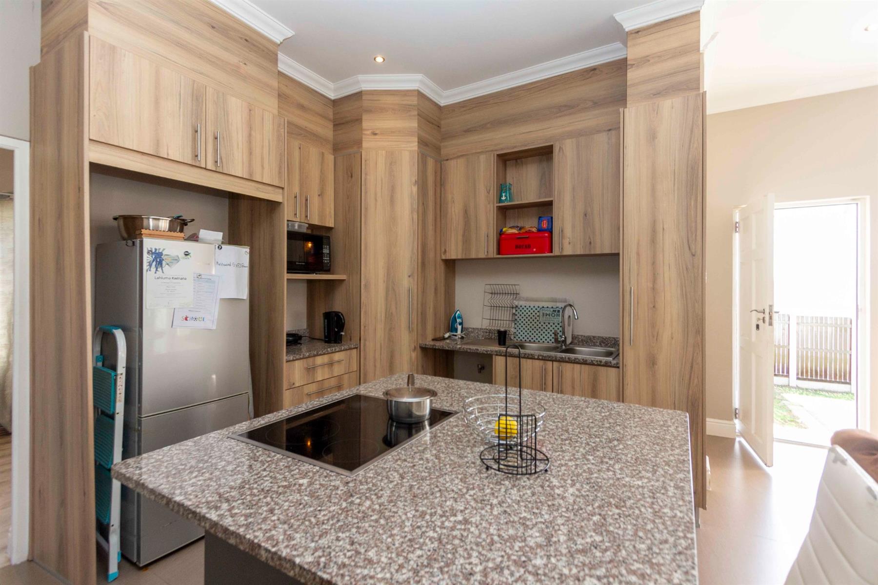 Townhouse For Sale in Parsonsvlei, Port Elizabeth