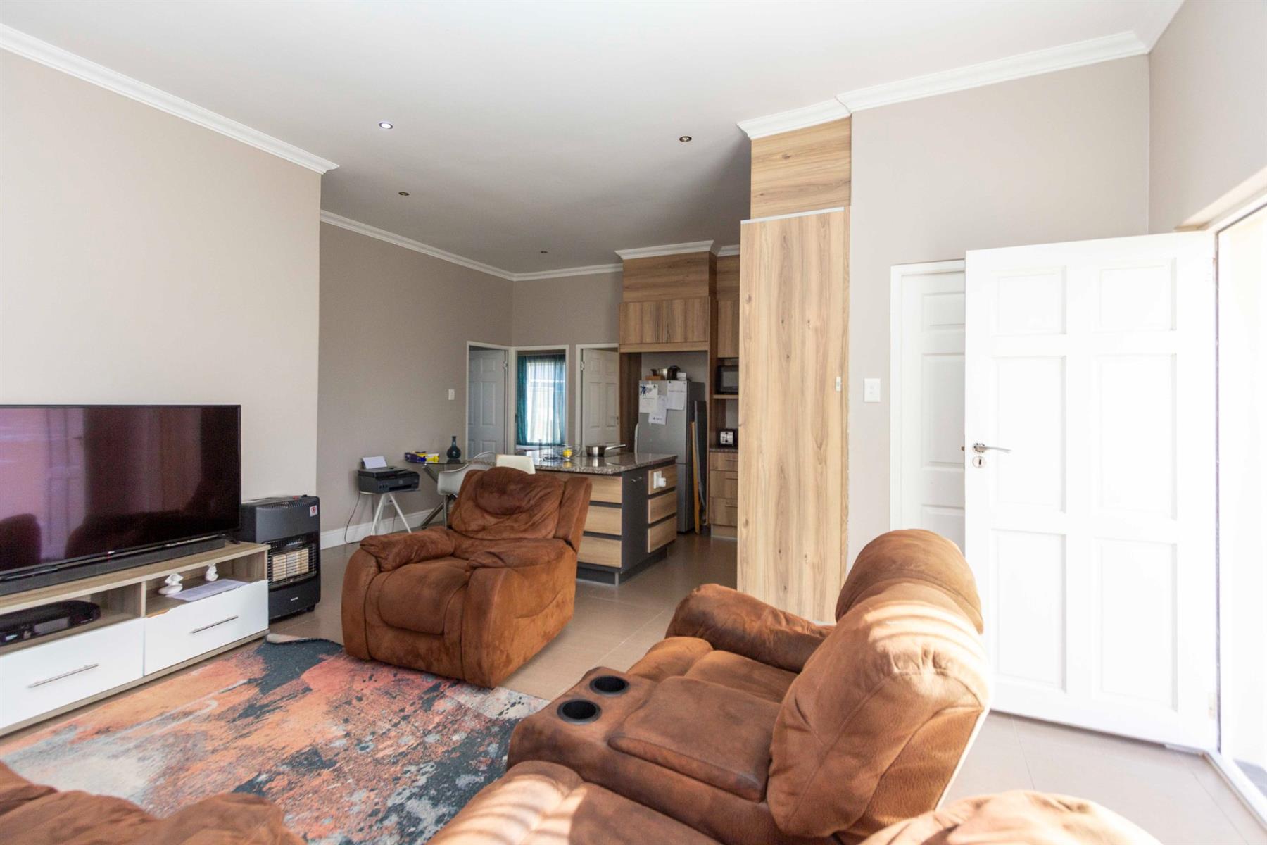 Townhouse For Sale in Parsonsvlei, Port Elizabeth