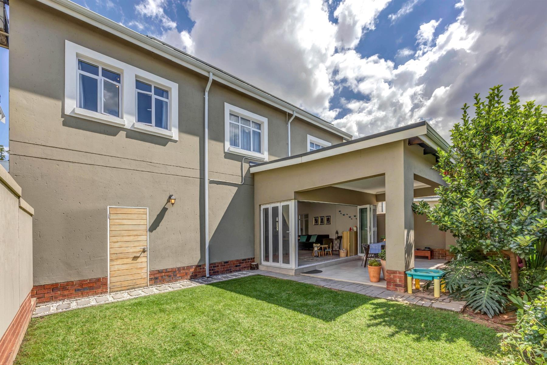 Townhouse for sale in Douglasdale, Sandton, 182 m²