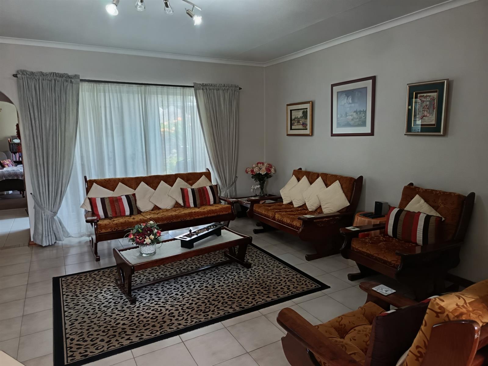 Townhouse For Sale in Birchleigh, Kempton Park