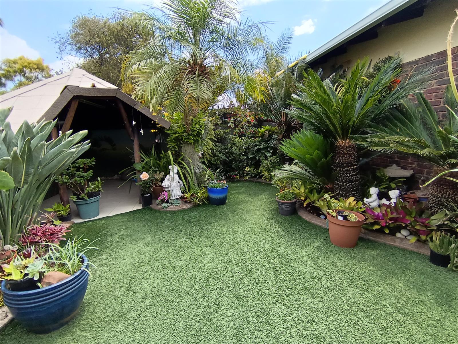 Townhouse For Sale in Birchleigh, Kempton Park