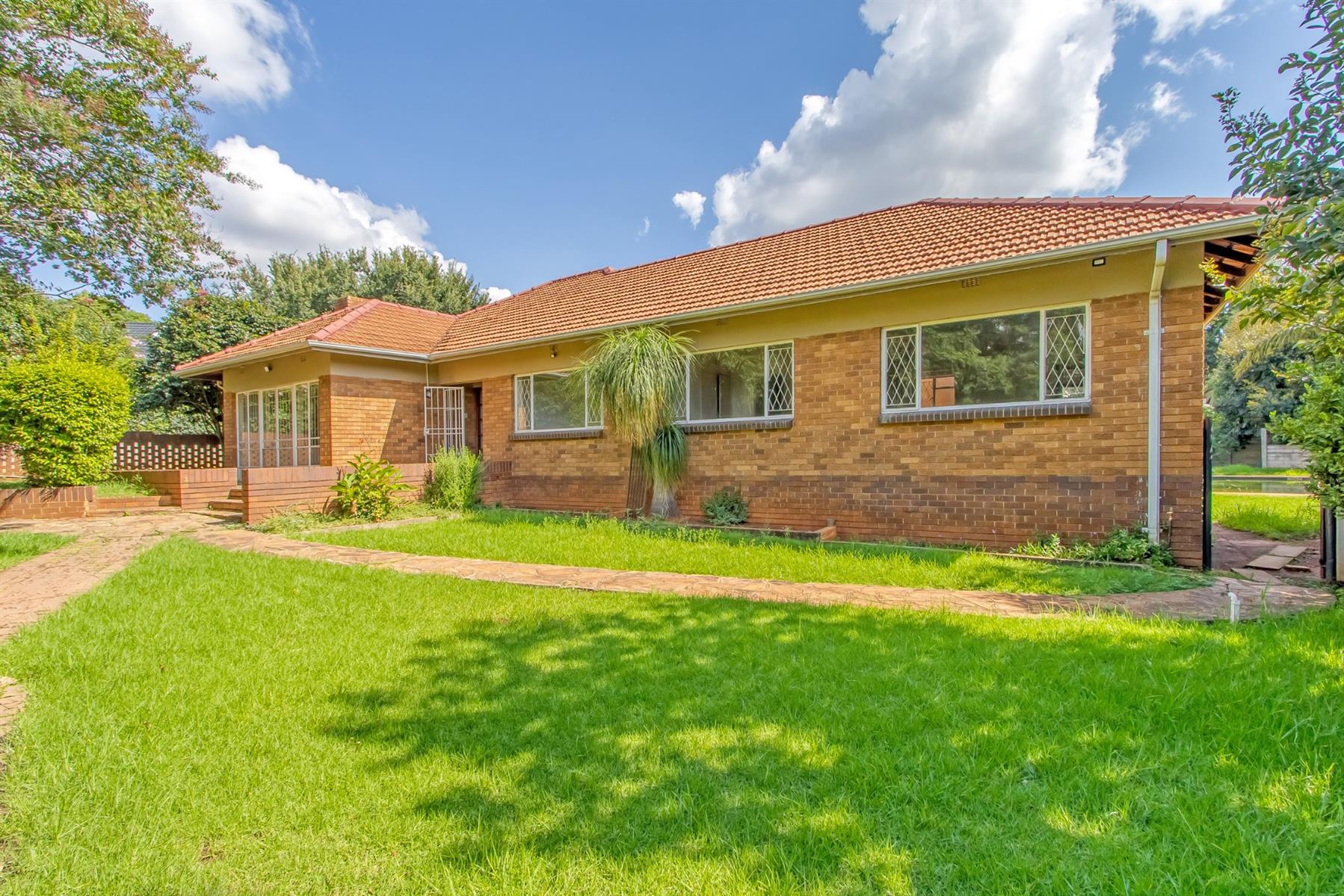 Renovators Dream House For Sale in Berario, Randburg