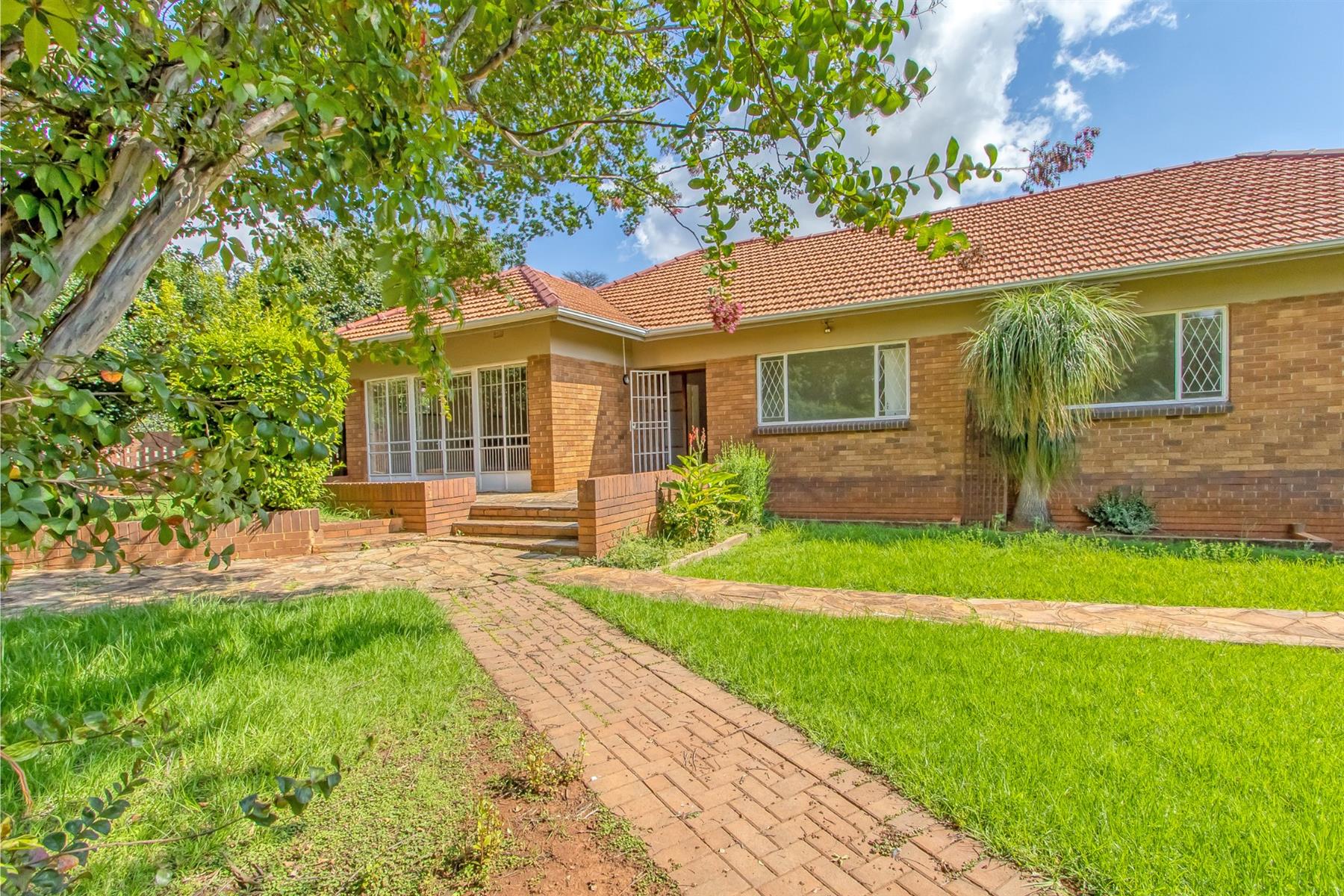Renovators Dream House For Sale in Berario, Randburg