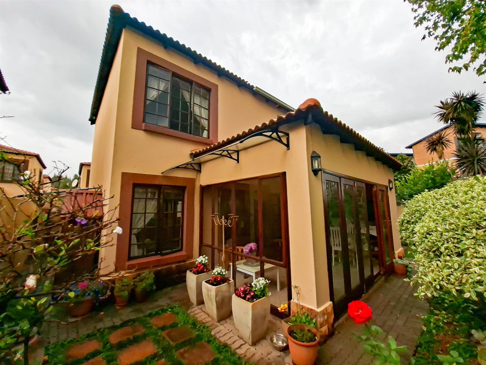3 bedroom townhouse for sale with a large private garden in a secure and well positioned complex