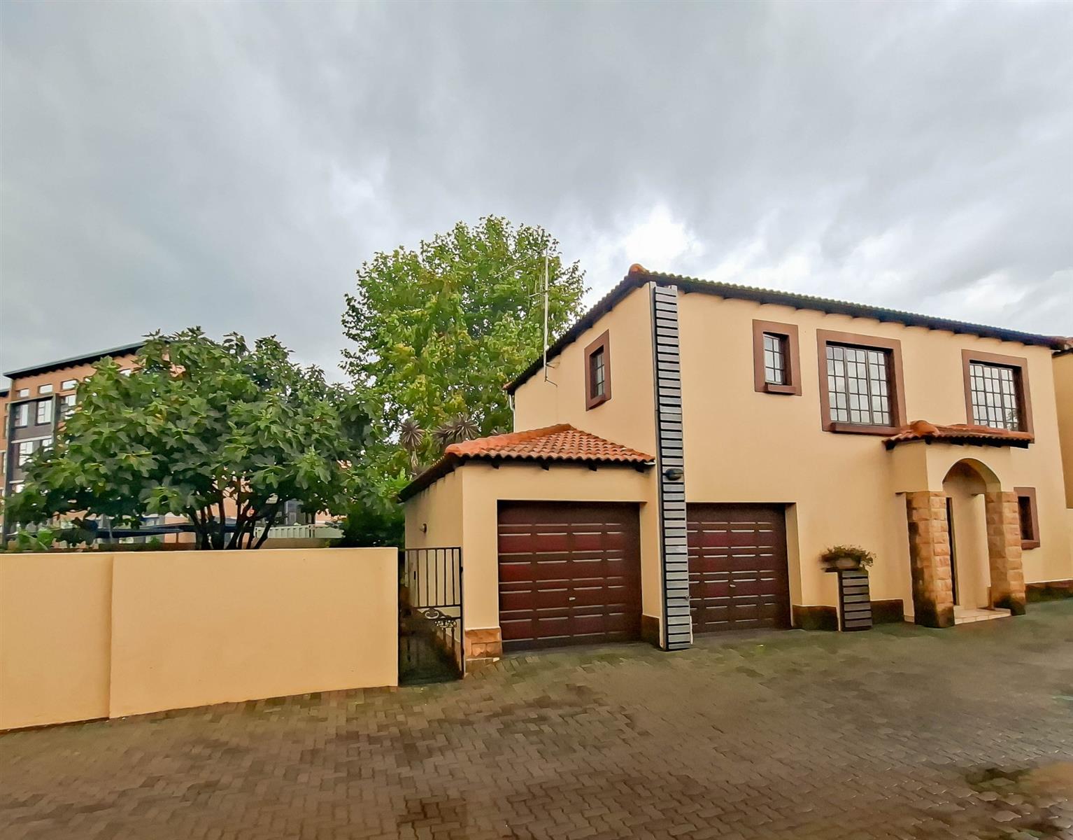 3 bedroom townhouse for sale with a large private garden in a secure and well positioned complex