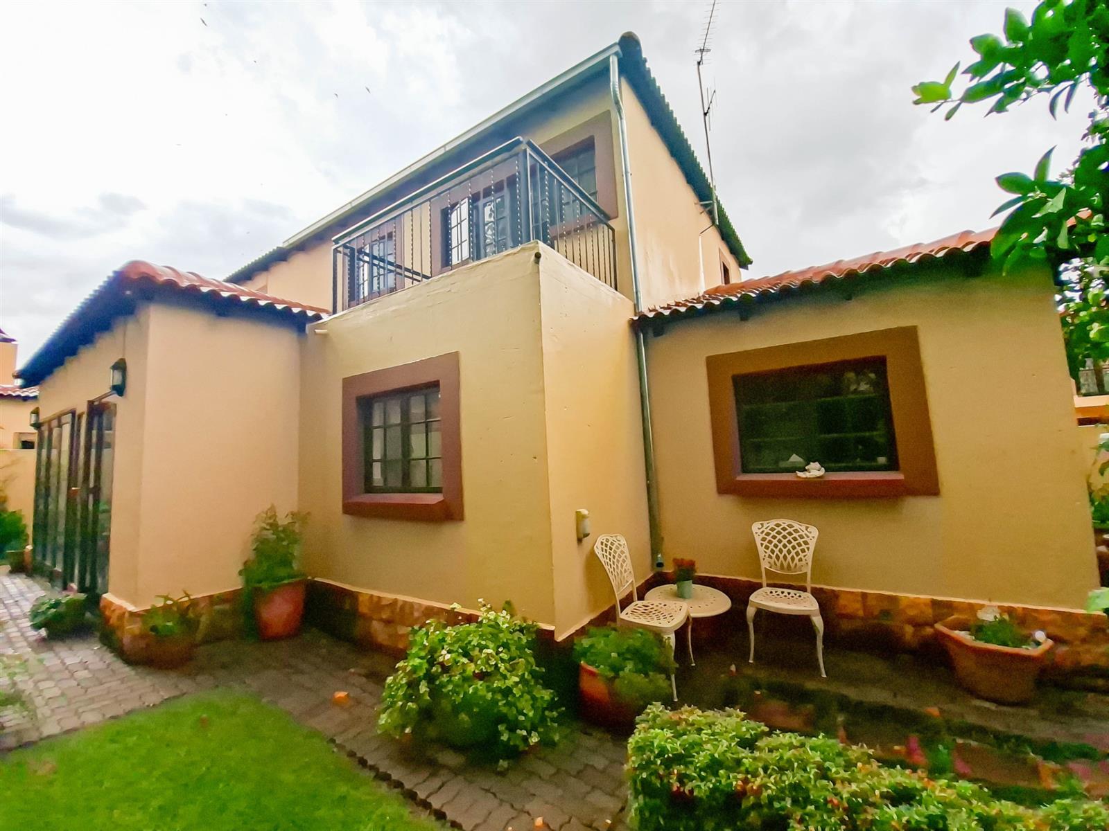 Townhouse for sale in Rooihuiskraal North, Centurion, 160 m²