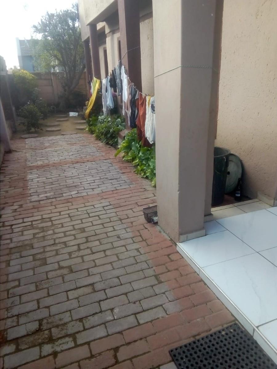 House For Sale in Mahlasedi Park, Polokwane