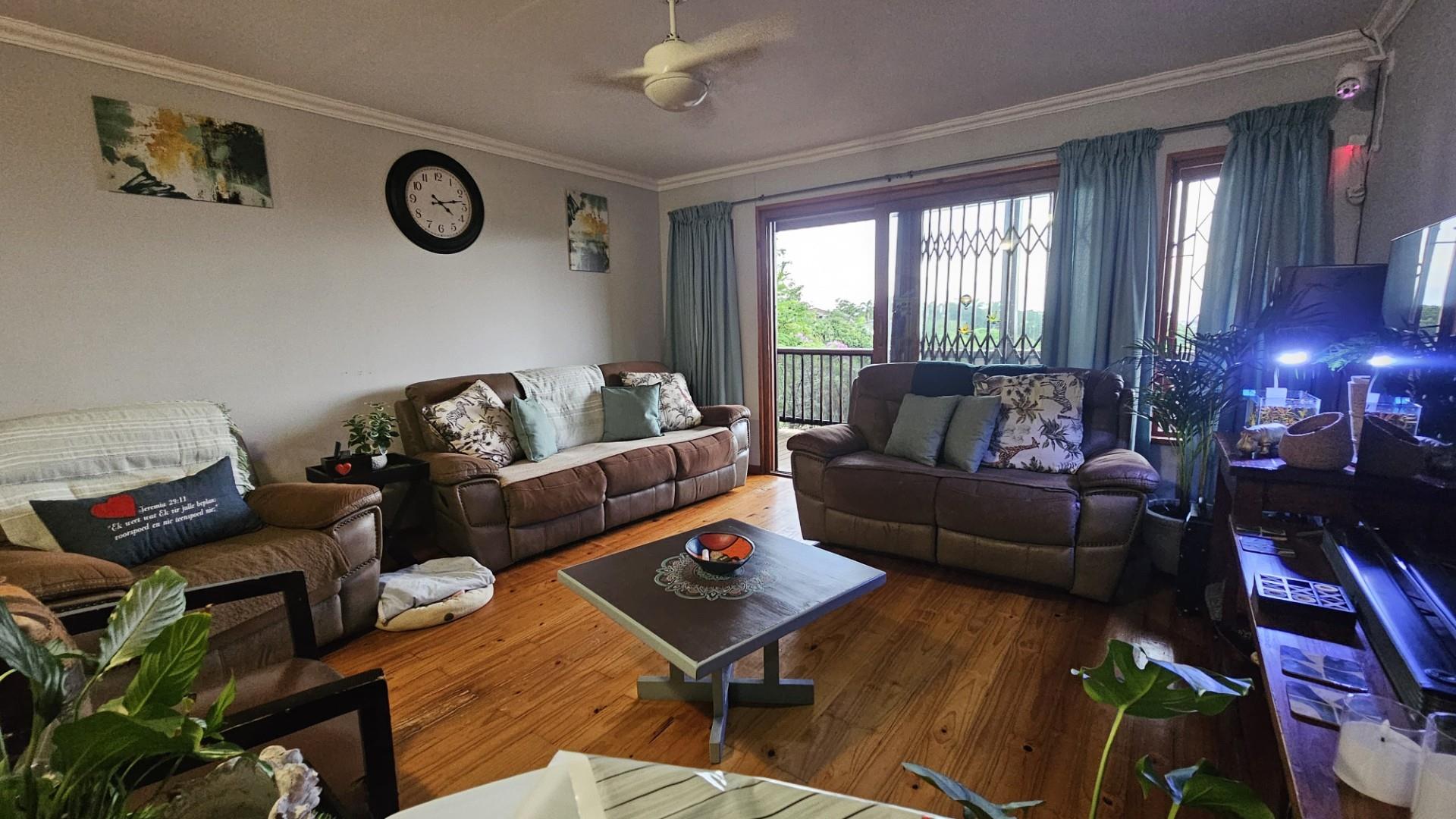 Townhouse For Sale in Manaba Beach, Margate, KwaZulu Natal