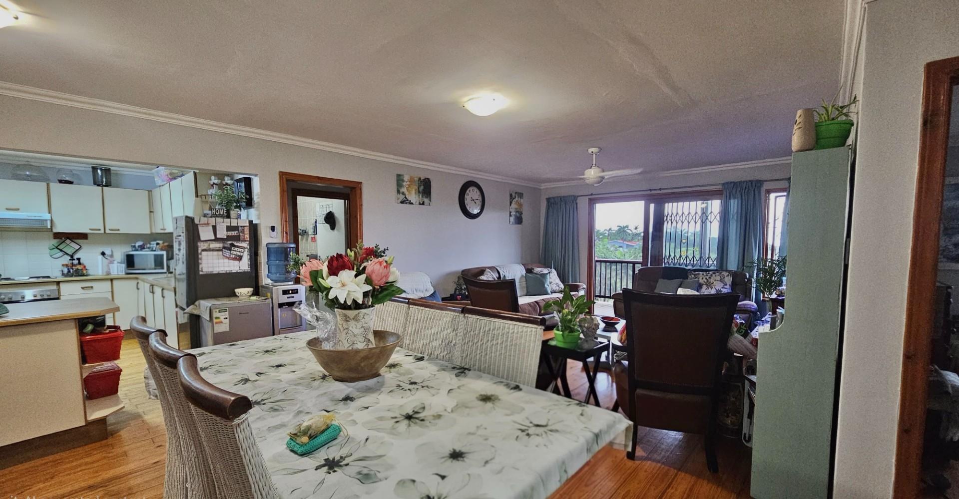 Townhouse For Sale in Manaba Beach, Margate, KwaZulu Natal