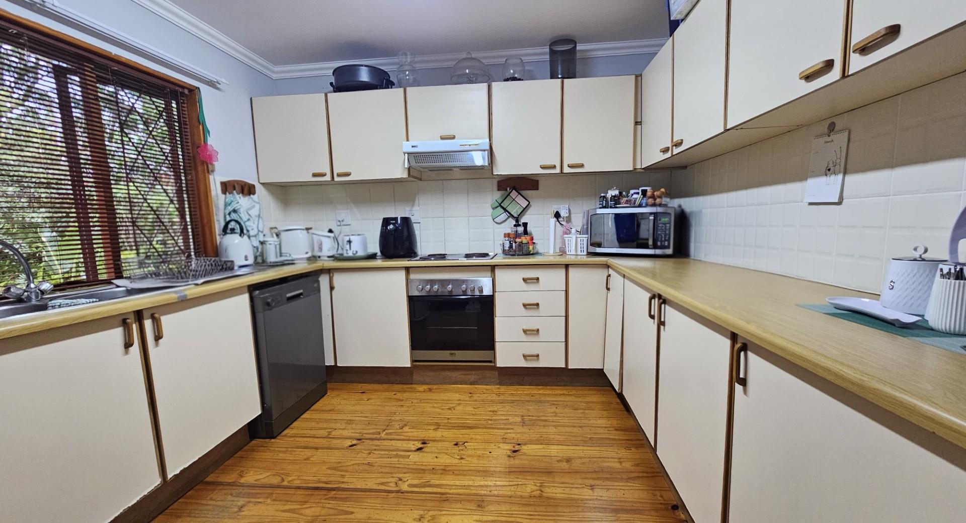 Townhouse For Sale in Manaba Beach, Margate, KwaZulu Natal