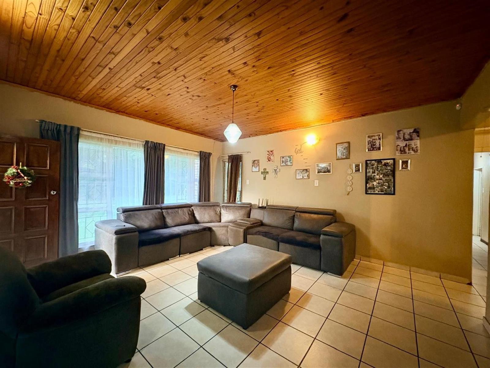 Stop scrolling! The perfect 4 bedroom family home with a large yard.