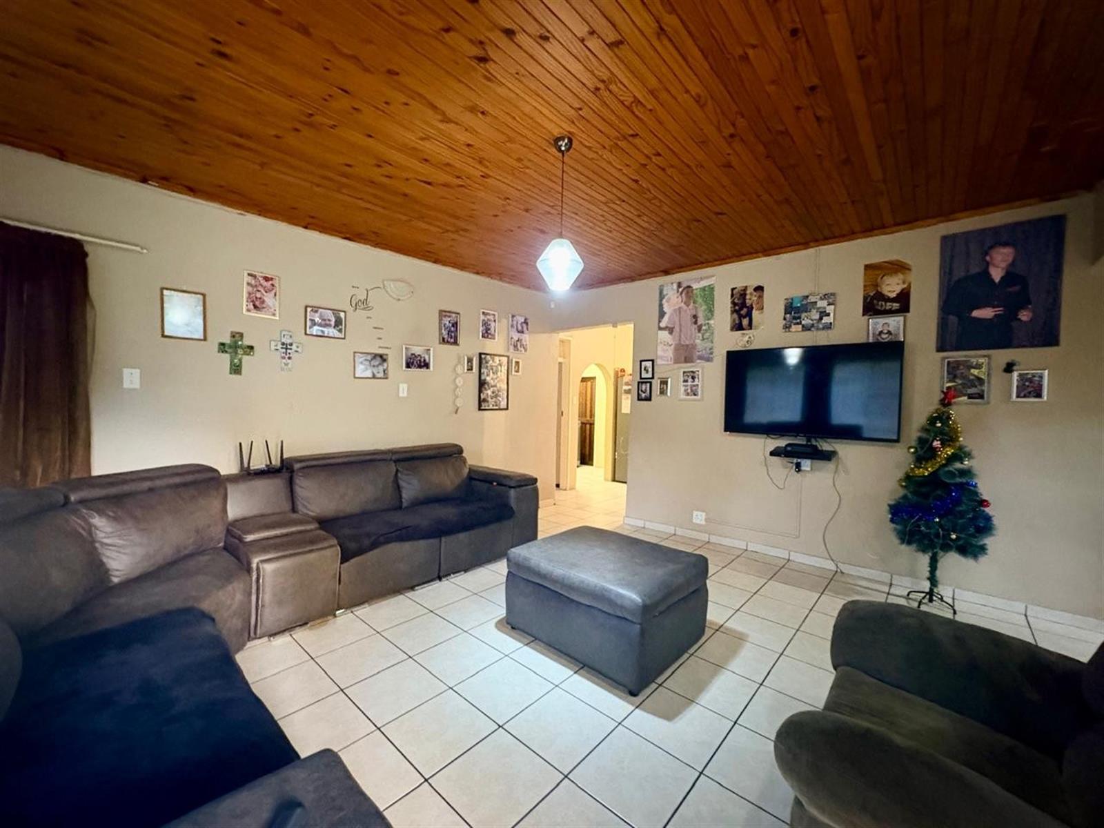Stop scrolling! The perfect 4 bedroom family home with a large yard.