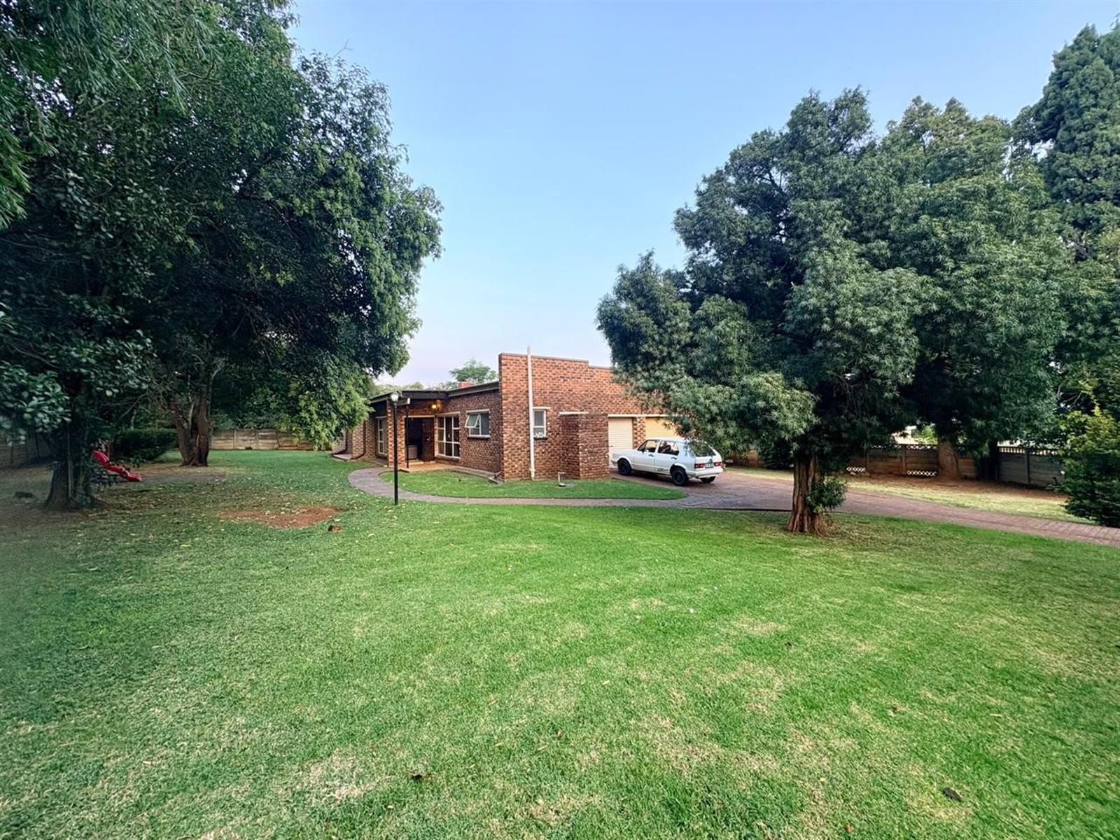 Stop scrolling! The perfect 4 bedroom family home with a large yard.