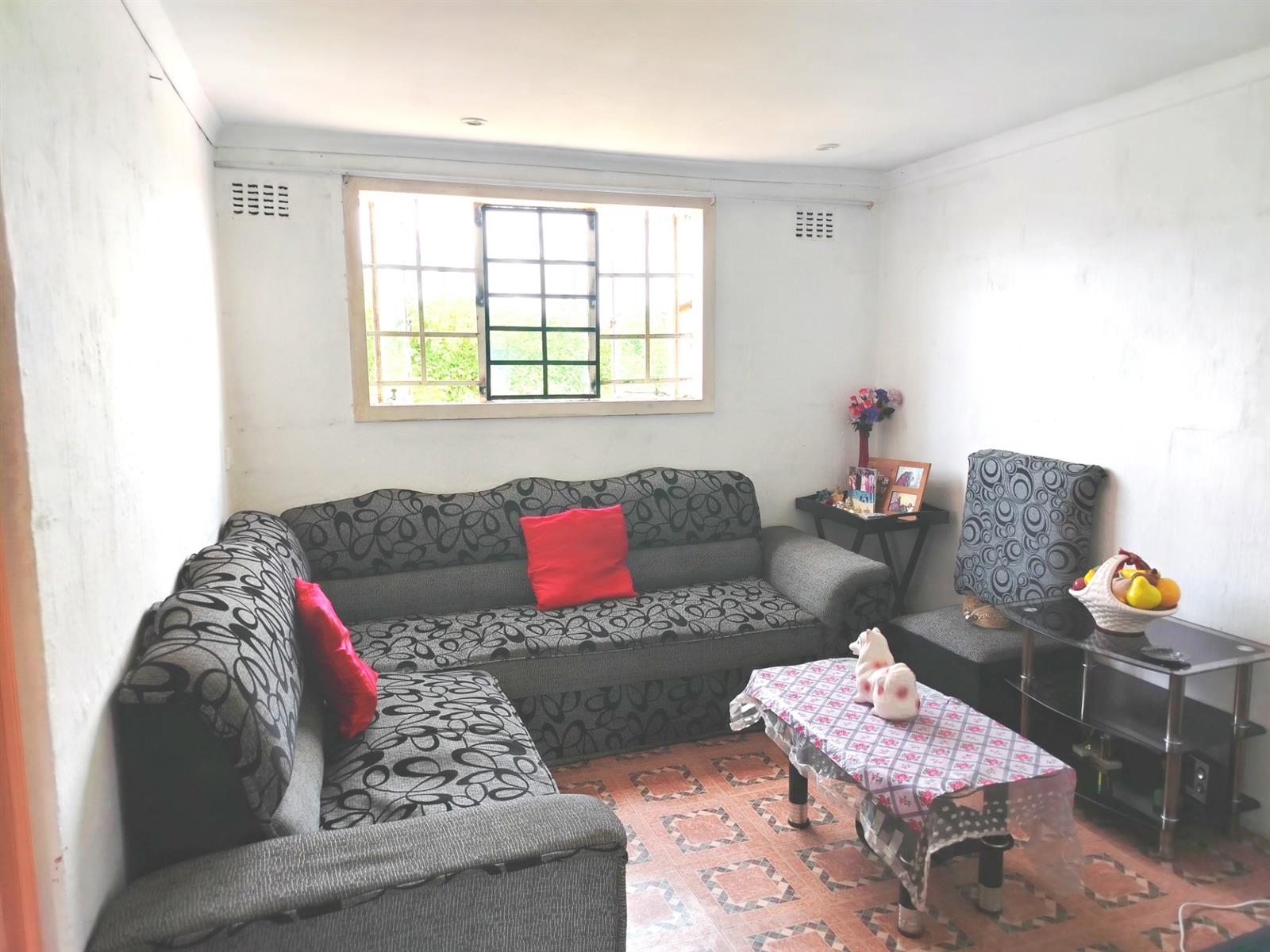 One Bedroom Apartment for Sale in Greenbury, Phoenix, KwaZulu Natal