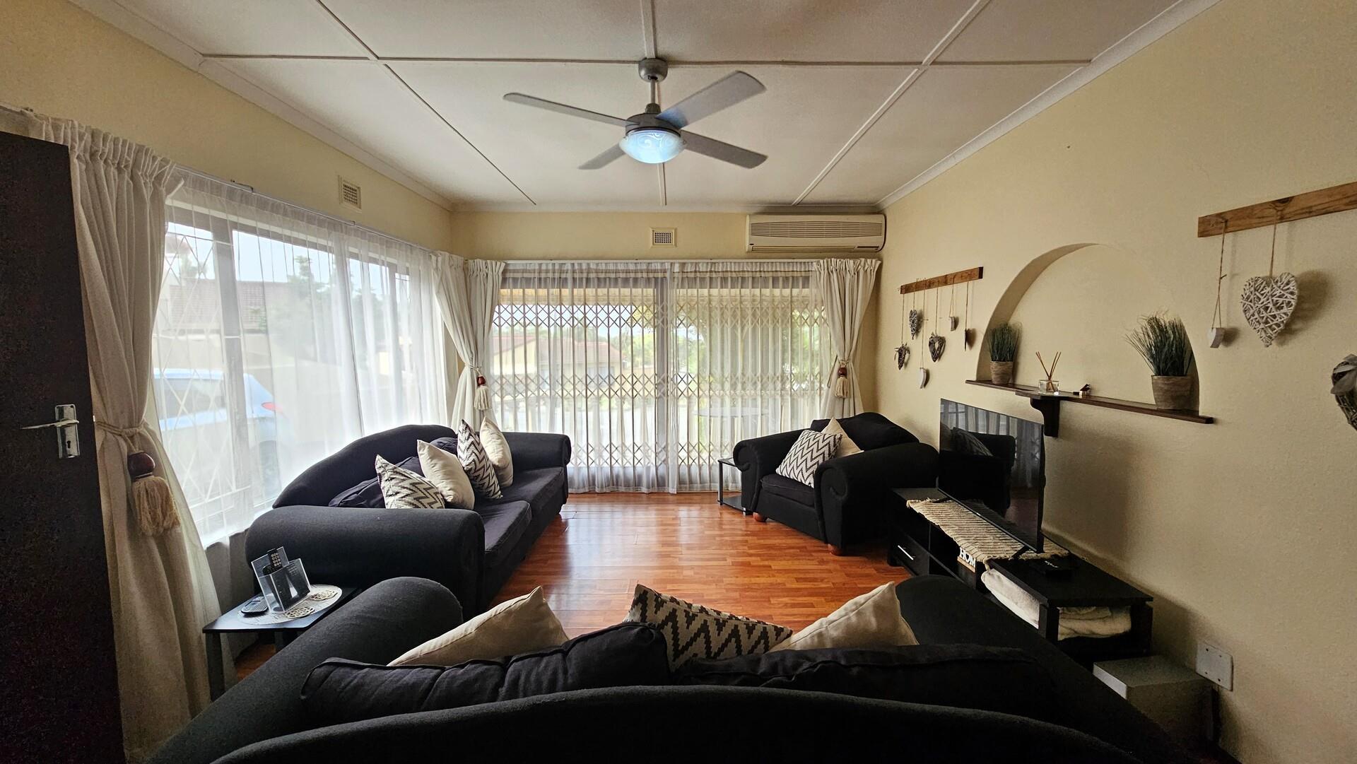 Pet-Friendly Townhouse in a Sought-After Location - Close to Everything You Need