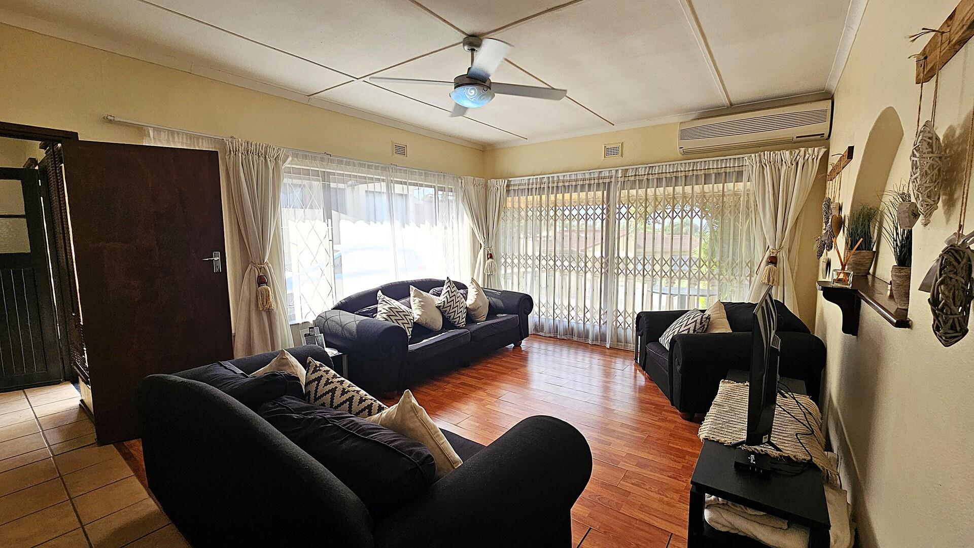 Pet-Friendly Townhouse in a Sought-After Location - Close to Everything You Need