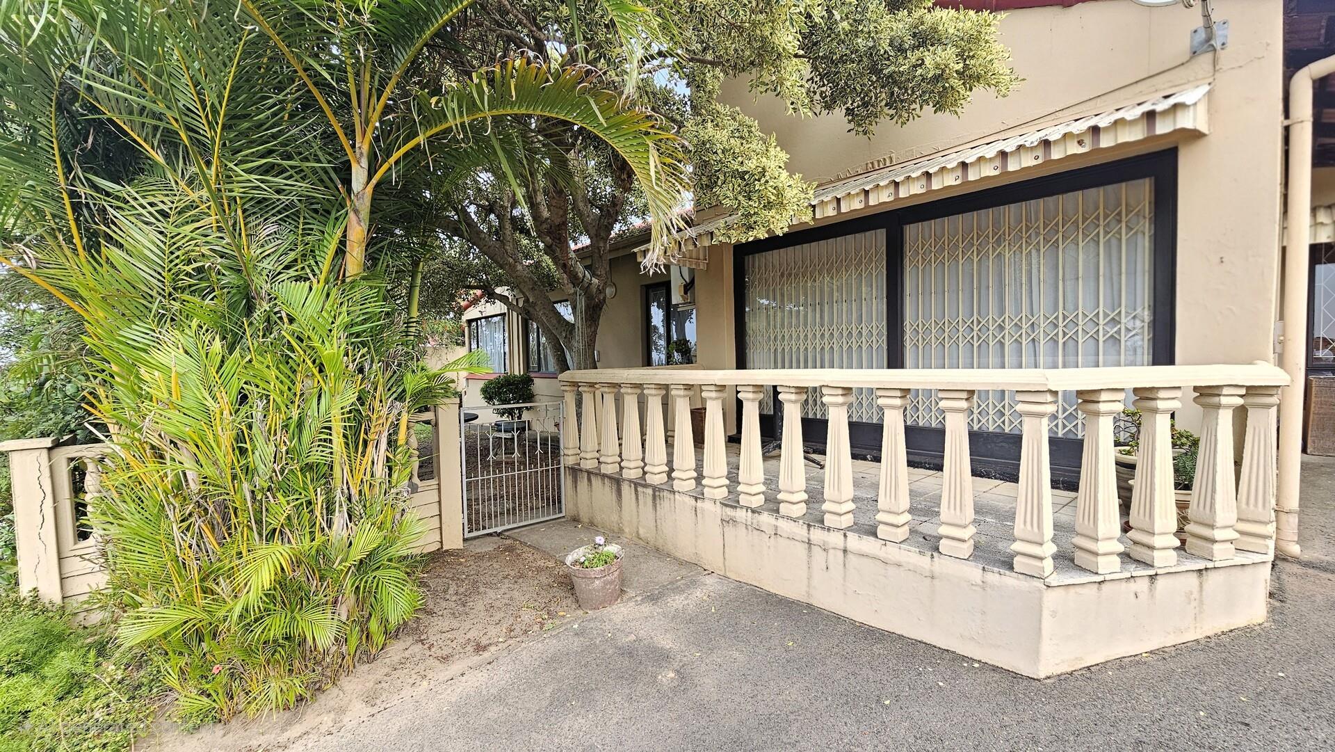 Pet-Friendly Townhouse in a Sought-After Location - Close to Everything You Need