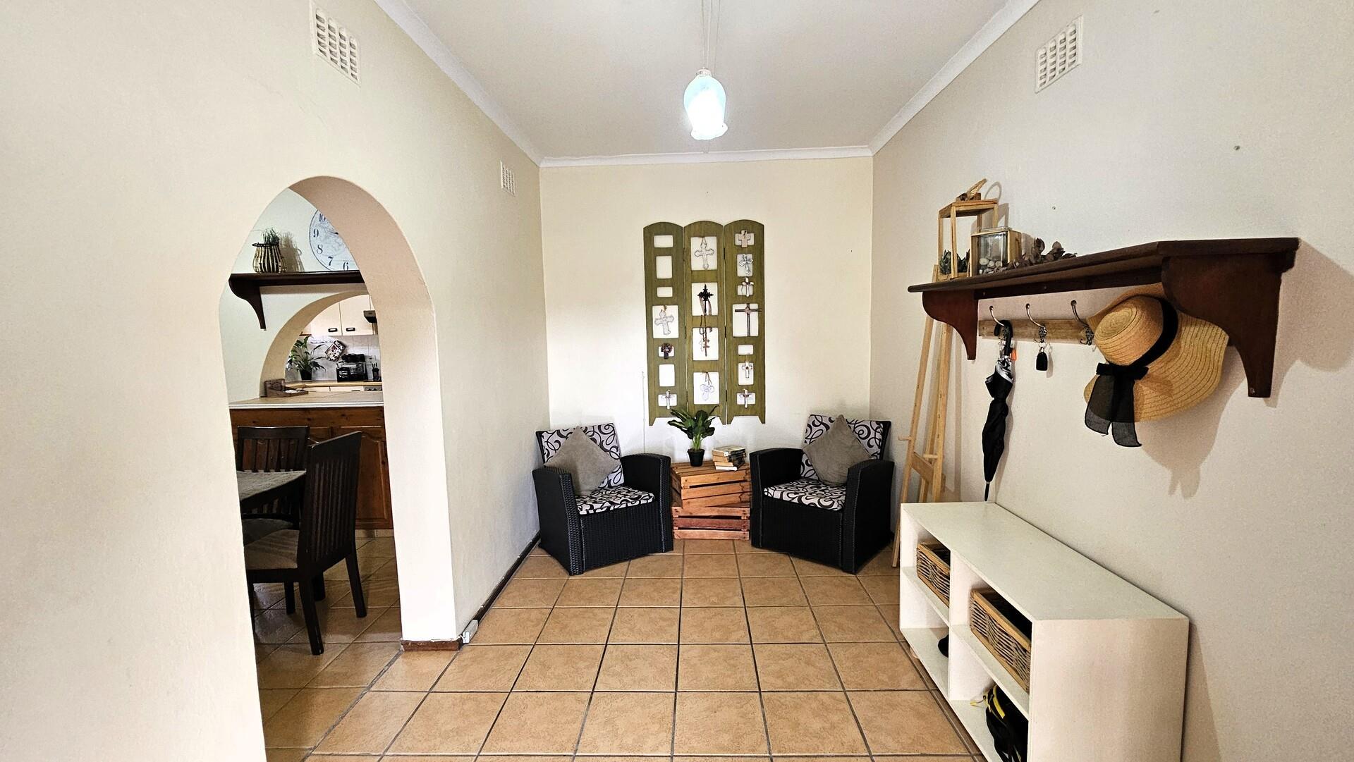 Pet-Friendly Townhouse in a Sought-After Location - Close to Everything You Need