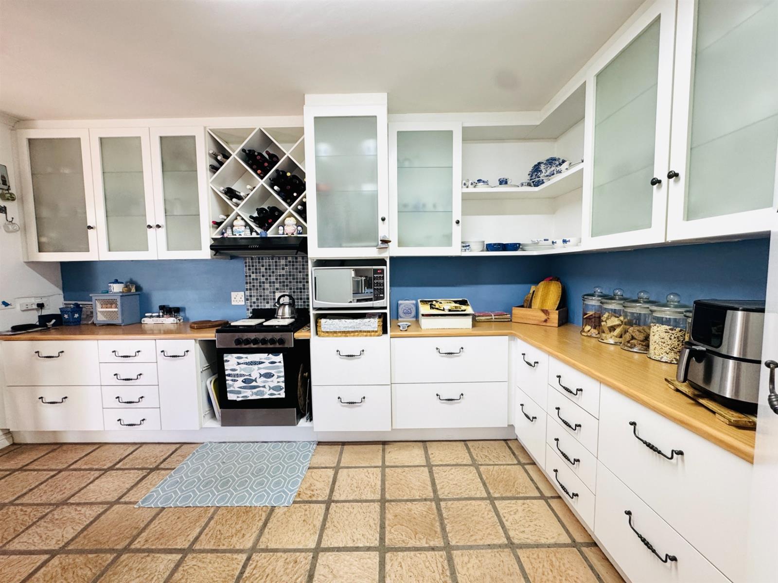 Hidden Corner Sanctuary with Lagoon Views  An Exceptional Entertainer’s Charm in Langebaan