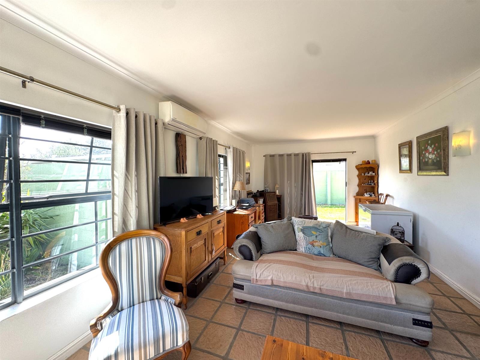 Hidden Corner Sanctuary with Lagoon Views  An Exceptional Entertainer’s Charm in Langebaan