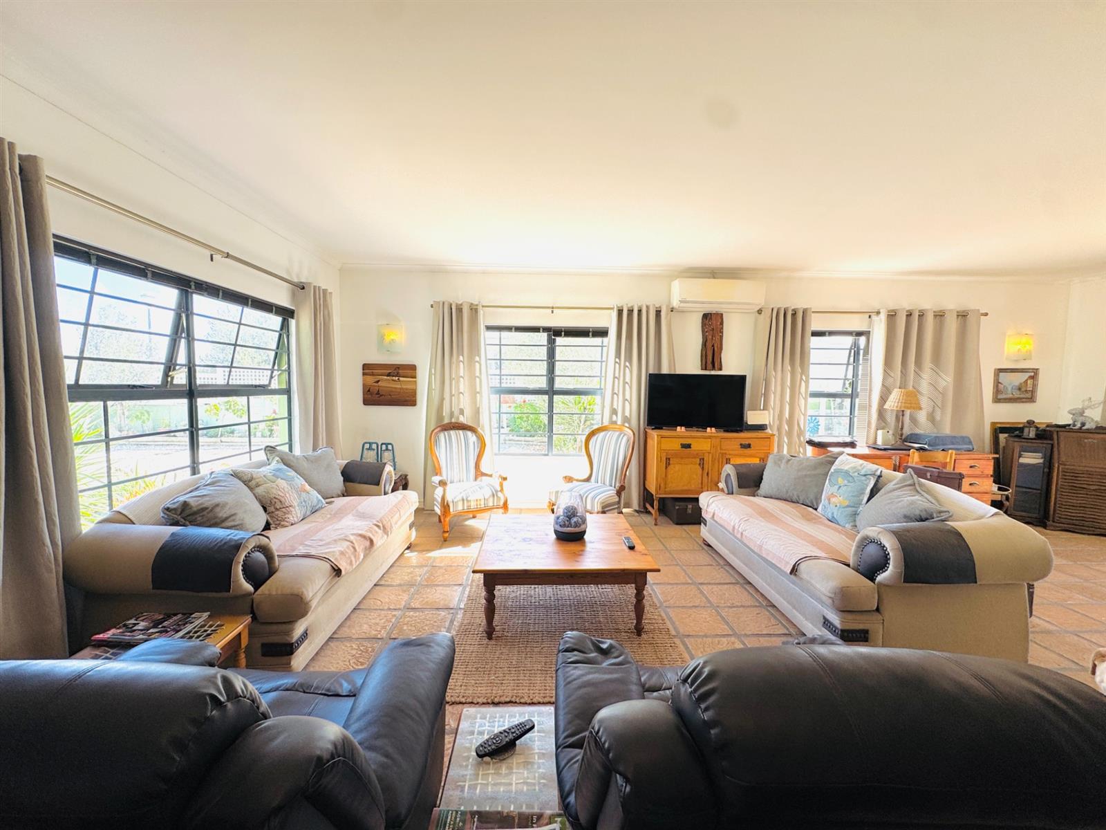Hidden Corner Sanctuary with Lagoon Views  An Exceptional Entertainer’s Charm in Langebaan