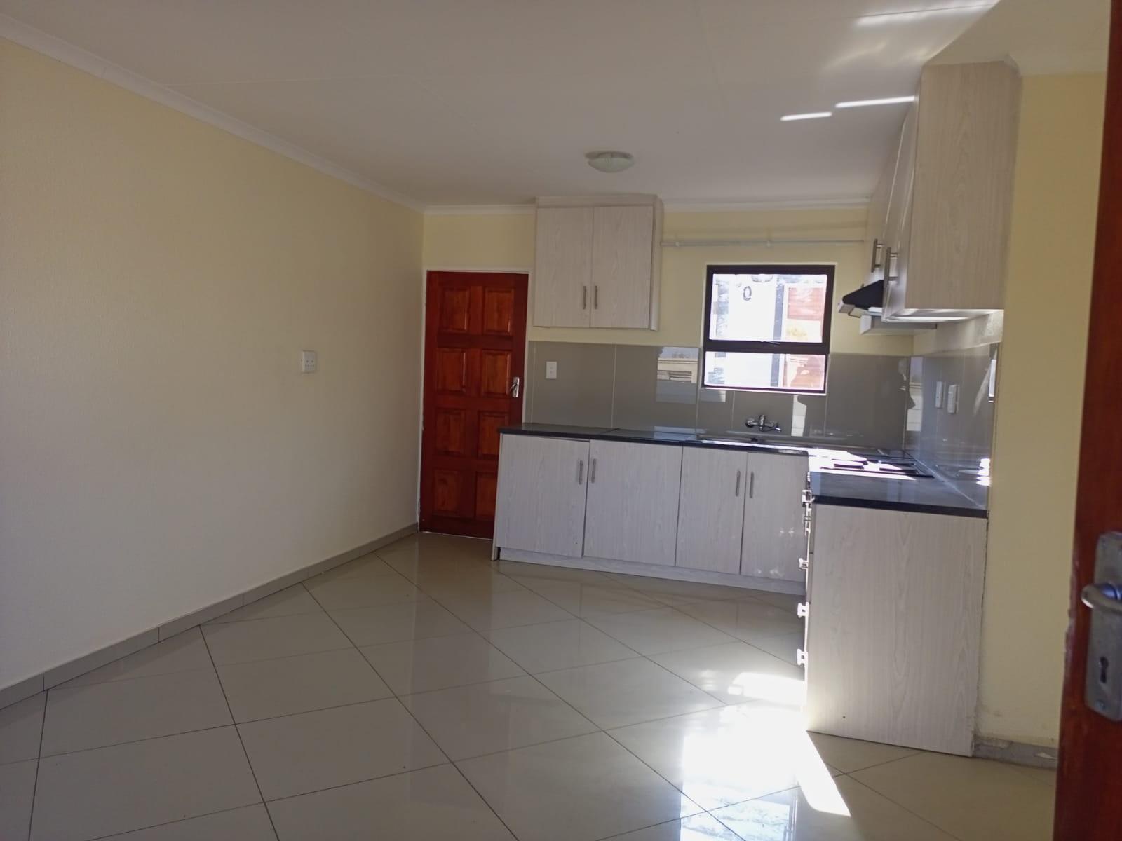 Townhouse For Sale in Chiawelo, Soweto