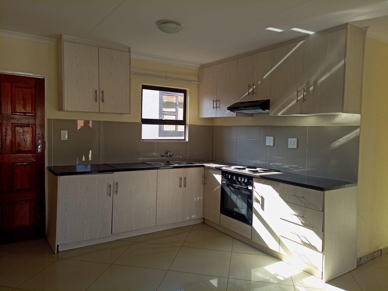 Townhouse For Sale in Chiawelo, Soweto