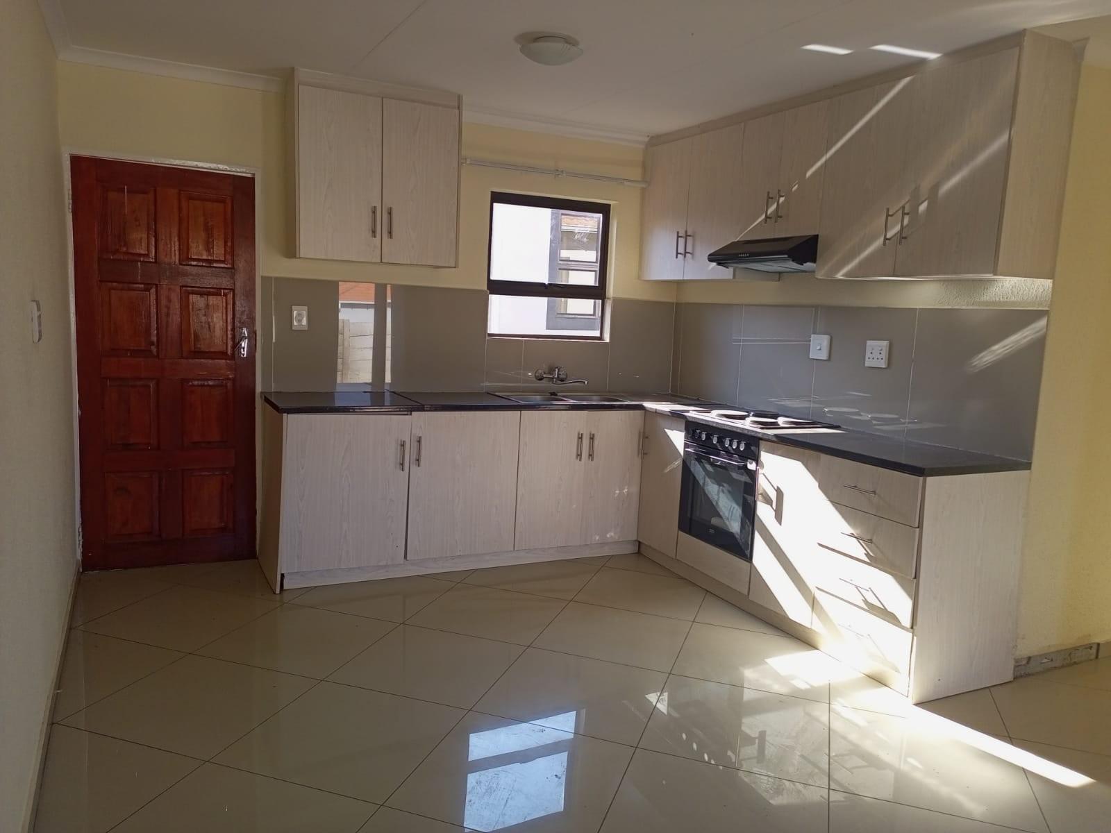 Townhouse For Sale in Chiawelo, Soweto