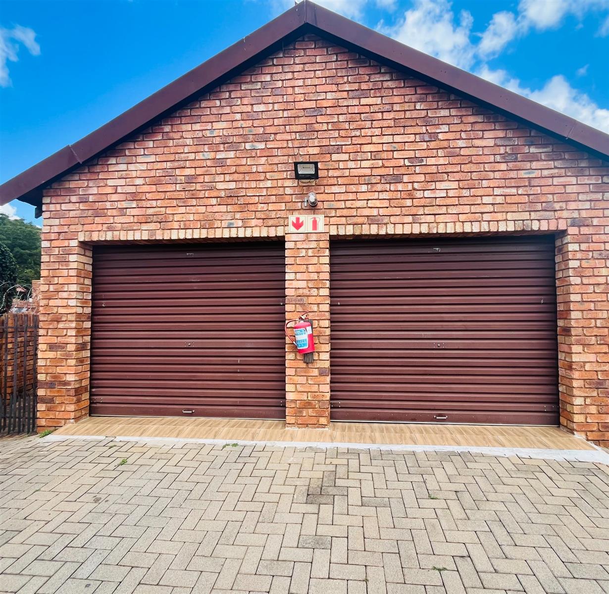 3 Bedroom House For Sale in Amandasig, Akasia