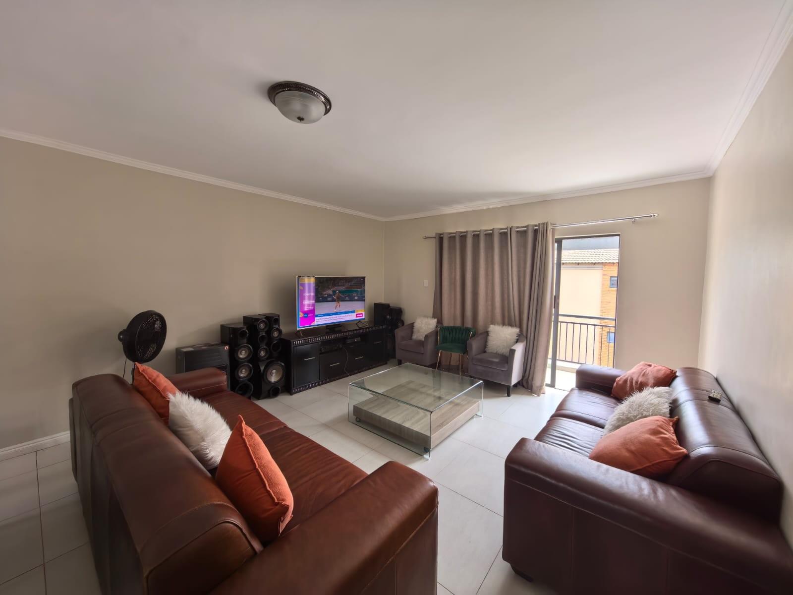 2 Bedroom Modern Elegance at The Palms: Your Secure Urban Sanctuary in Heuwelsig, Kimberley