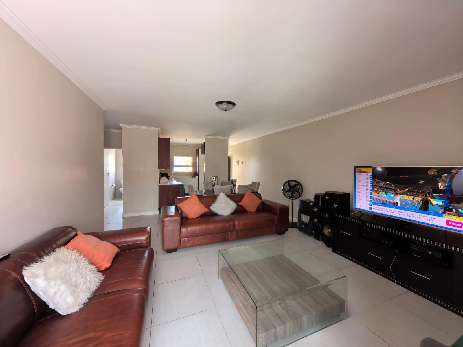2 Bedroom Modern Elegance at The Palms: Your Secure Urban Sanctuary in Heuwelsig, Kimberley