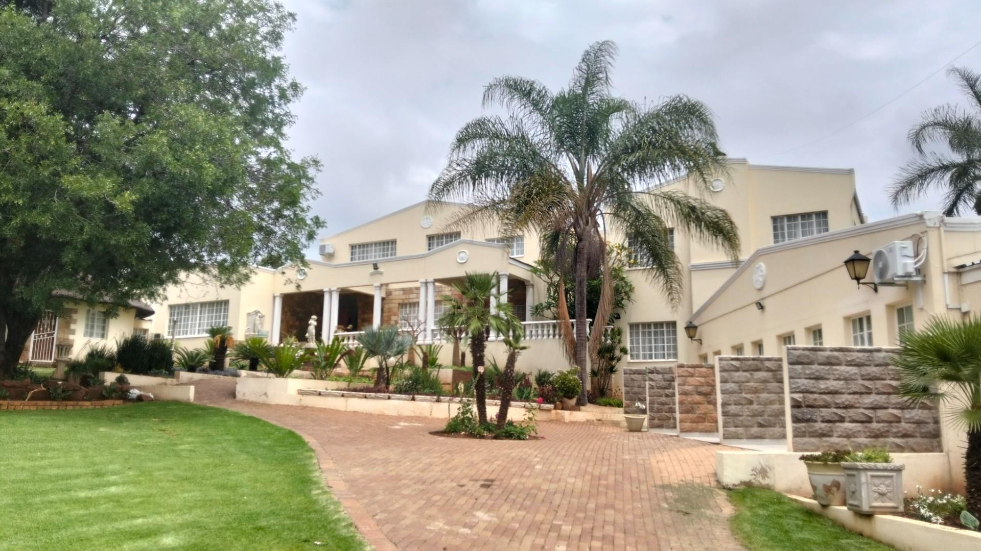 11 Beds House, 2.6ha Land Agricultural 8 Greenhouses 5 Boreholes