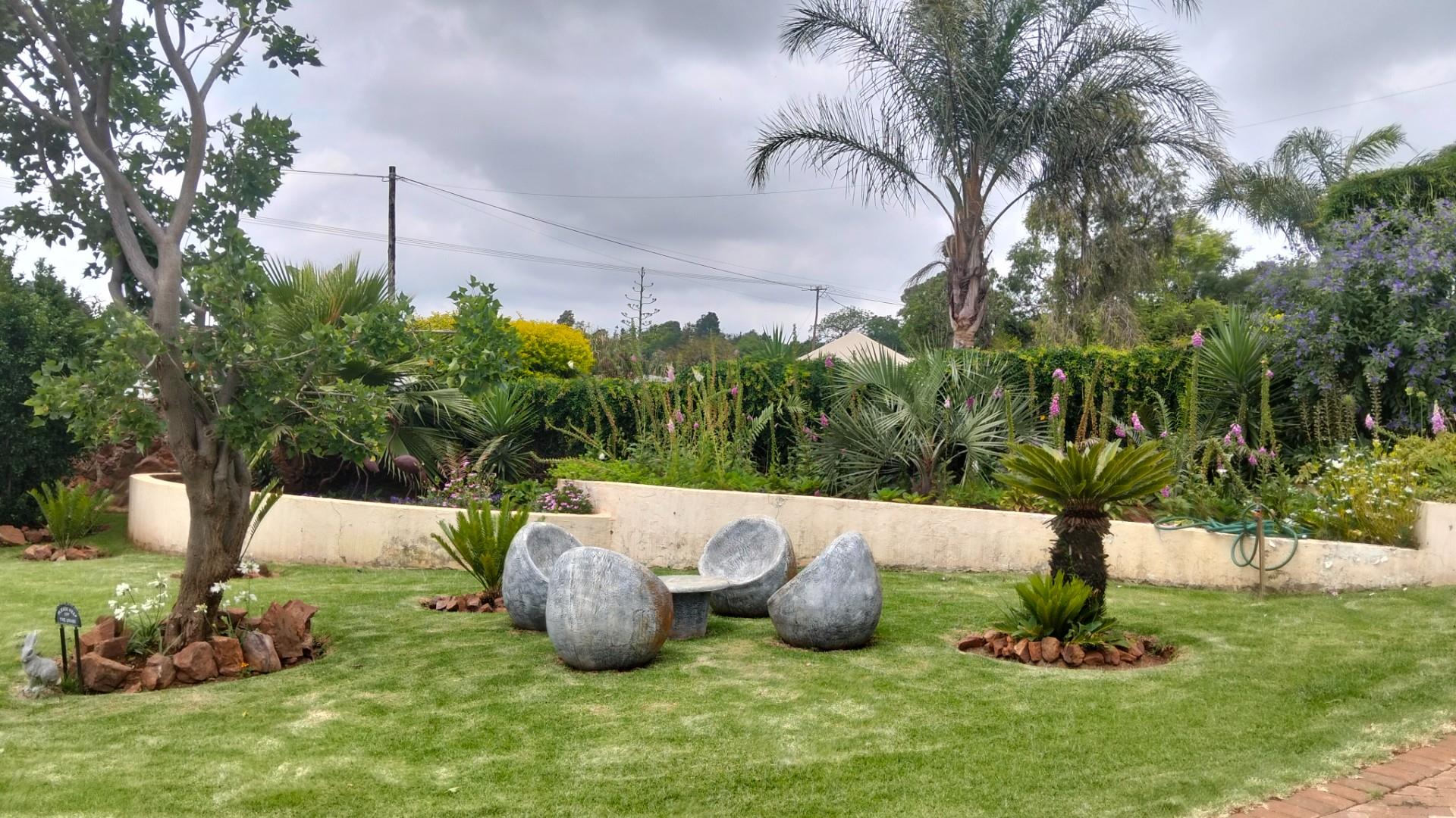 11 Beds House, 2.6ha Land Agricultural 8 Greenhouses 5 Boreholes