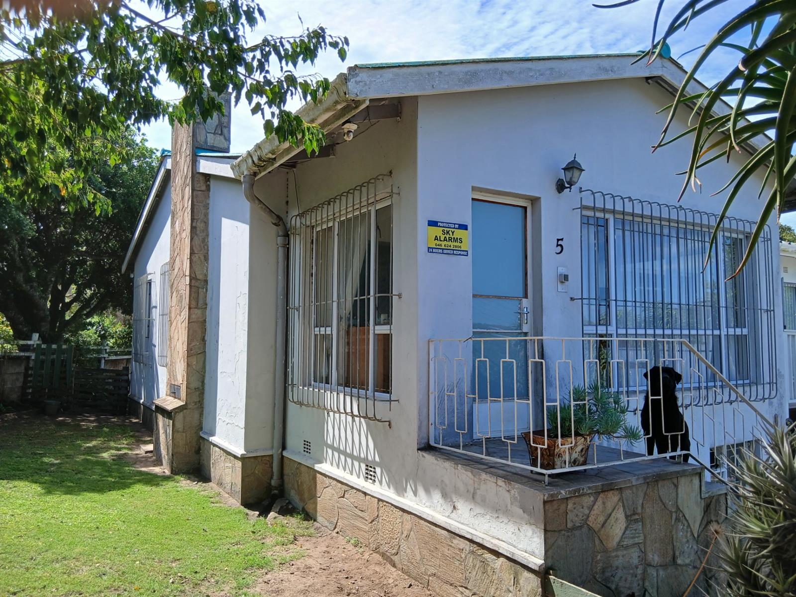 R1 550 000 4 Bedroom House for sale in East bank