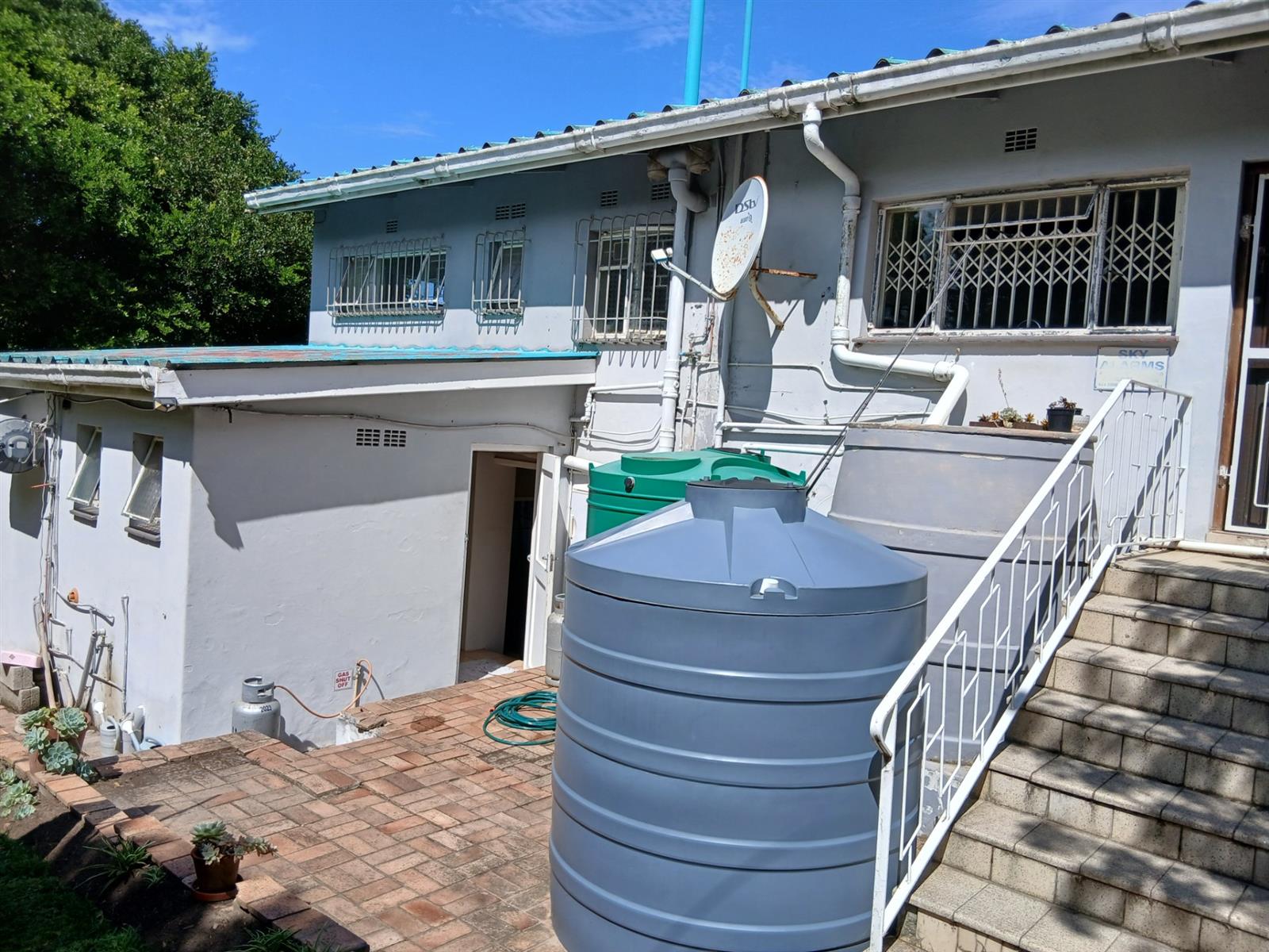 R1 550 000 4 Bedroom House for sale in East bank