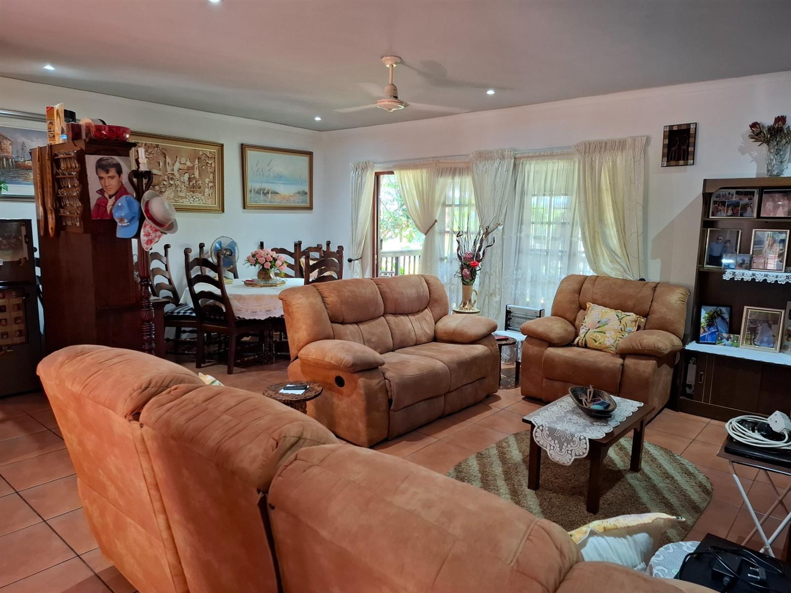 Townhouse For Sale in Margate, KwaZulu Natal