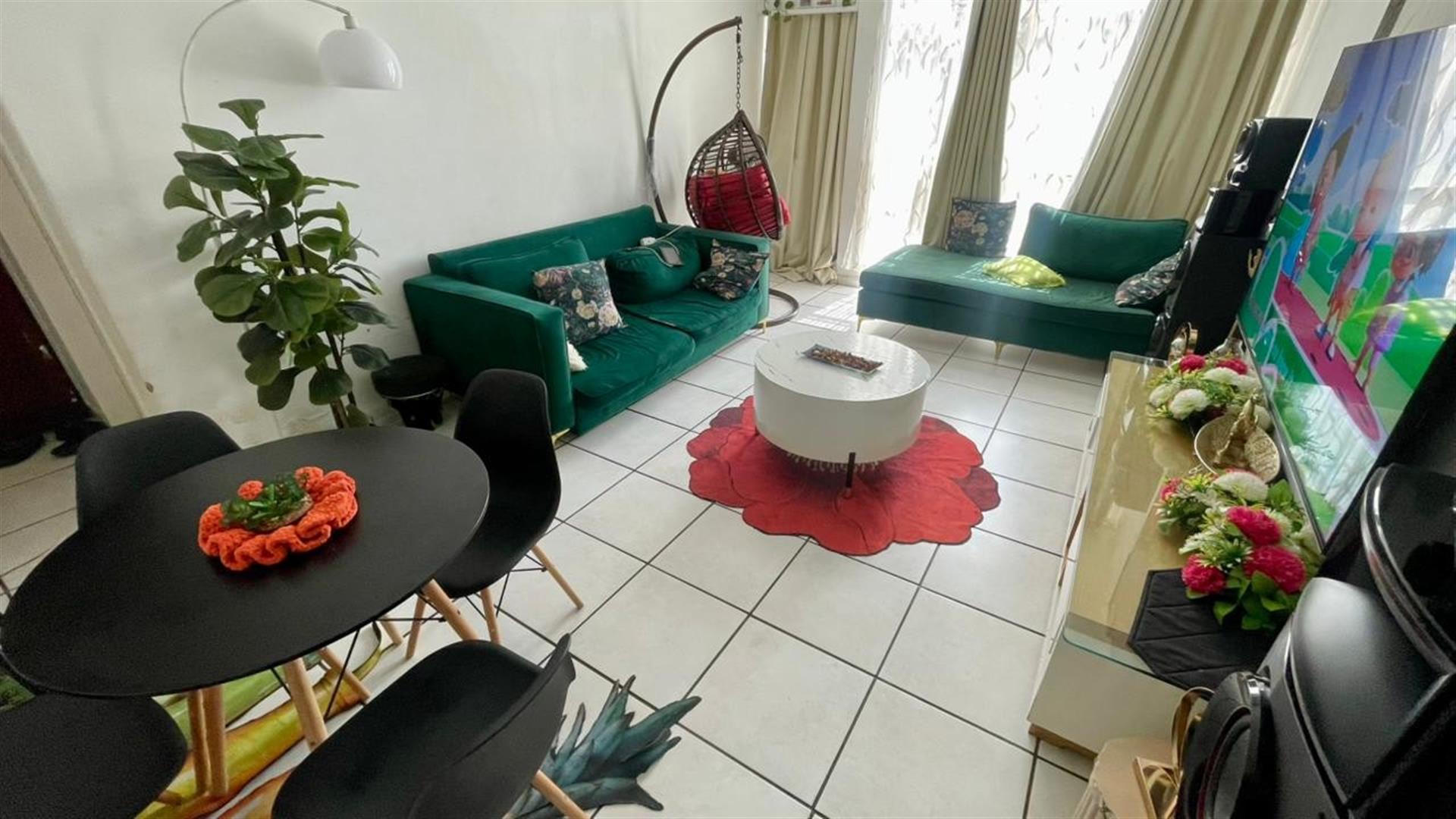 1.5 Bedroom For Sale in Windsor West