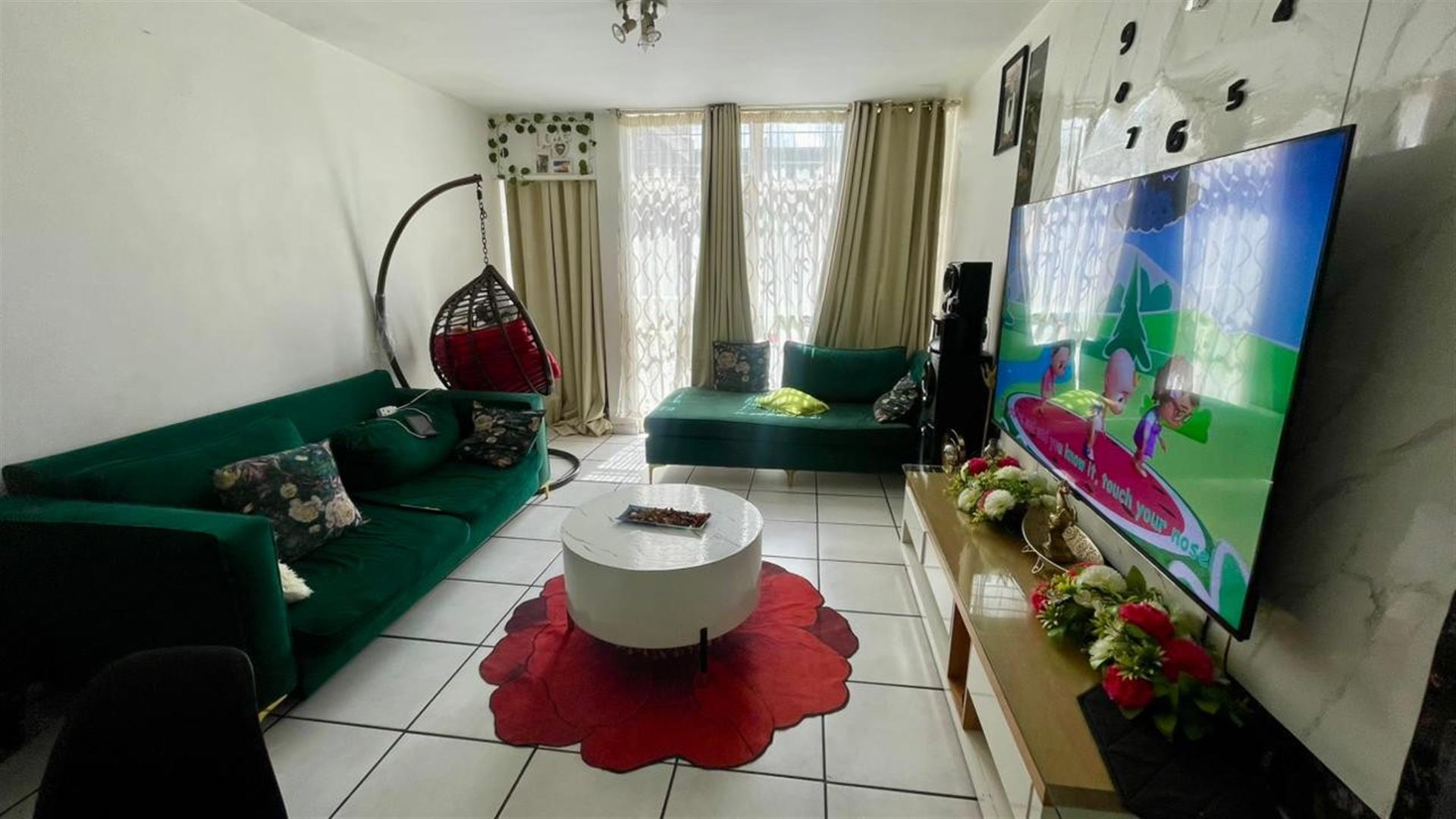 1.5 Bedroom For Sale in Windsor West