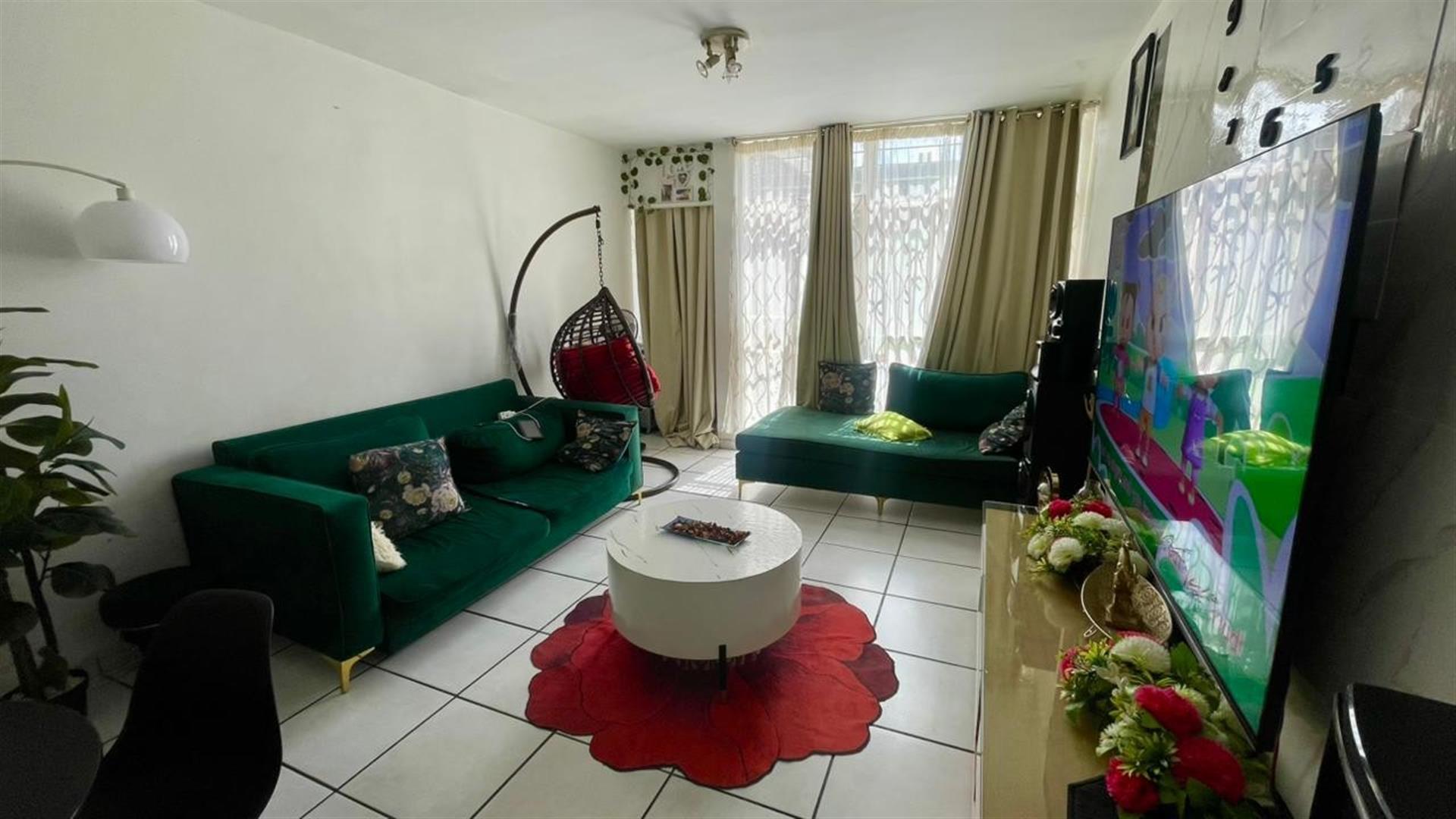 1.5 Bedroom For Sale in Windsor West