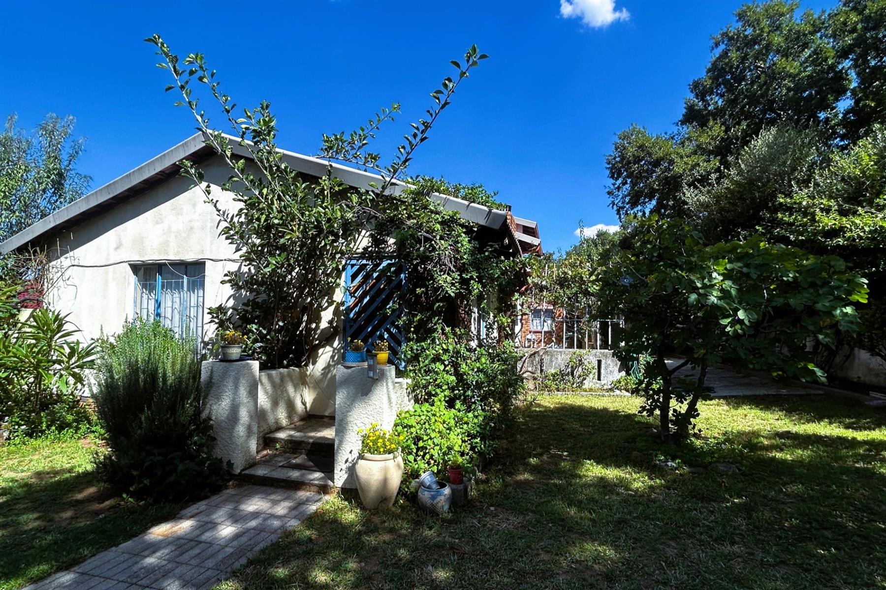 Spacious 4 Bedroom Home with Endless Potential in Elandspark!